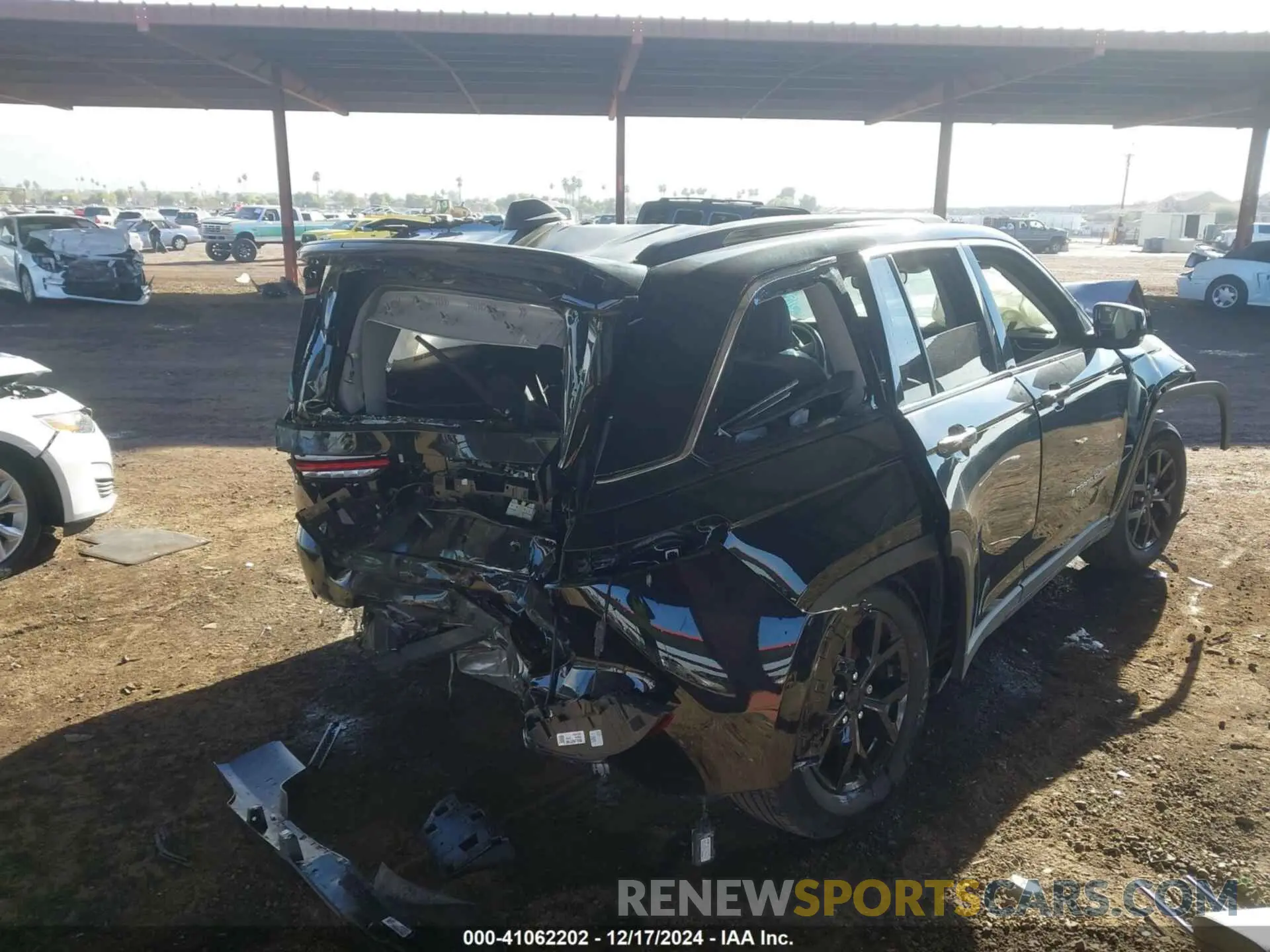 4 Фотография поврежденного автомобиля 1C4RJGBG0PC563940 JEEP GRAND CHEROKEE 2023