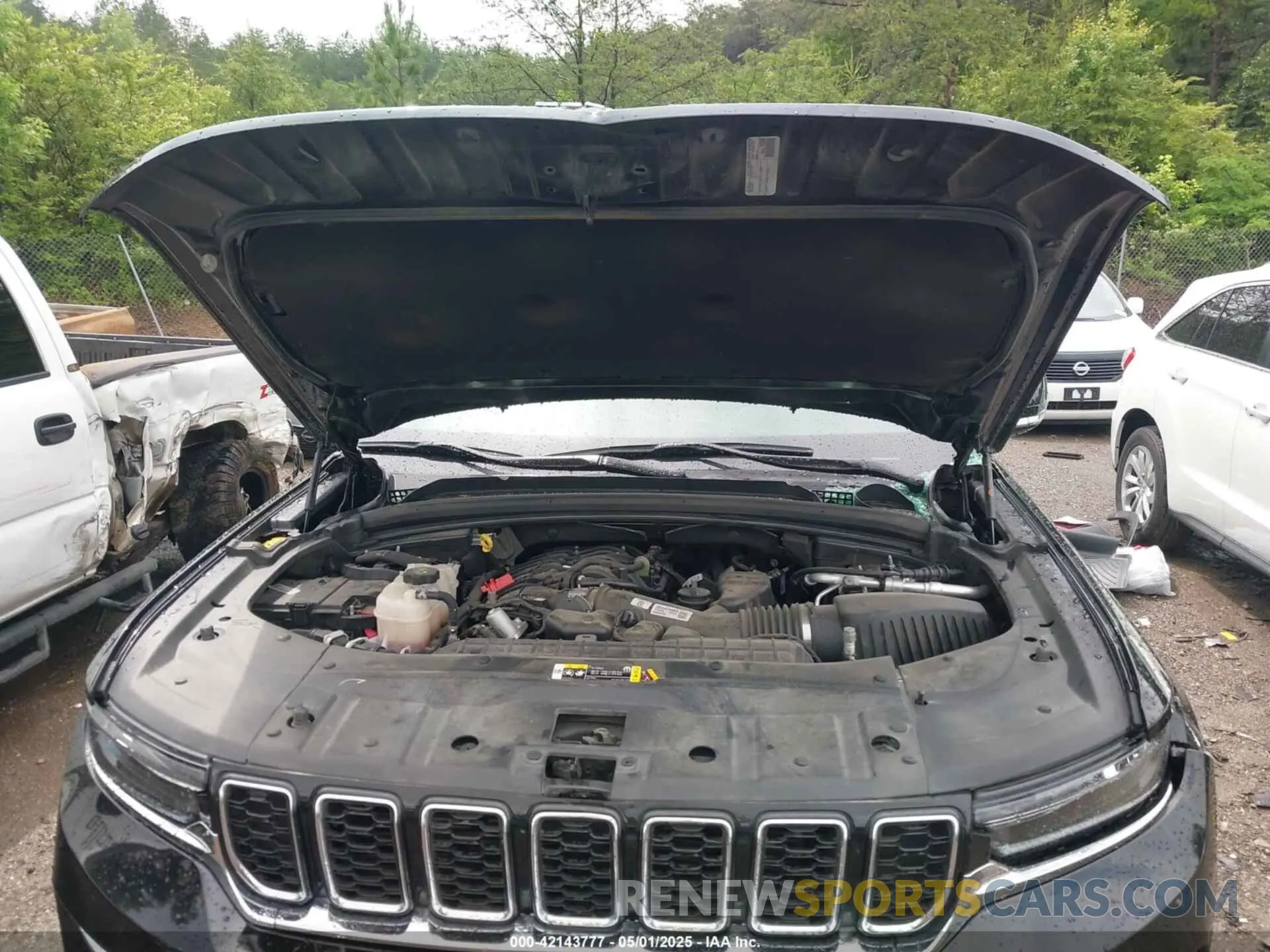 10 Photograph of a damaged car 1C4RJGBG1PC523186 JEEP GRAND CHEROKEE 2023