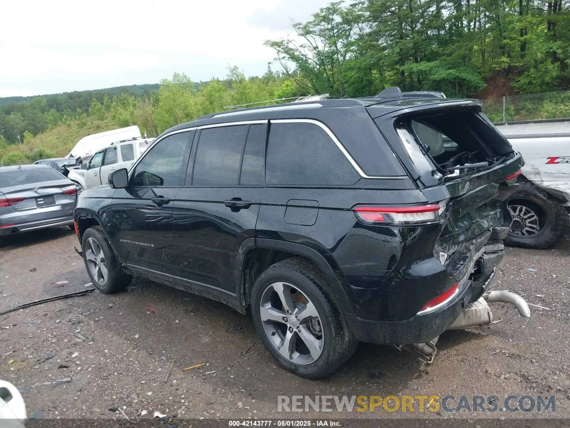 14 Photograph of a damaged car 1C4RJGBG1PC523186 JEEP GRAND CHEROKEE 2023