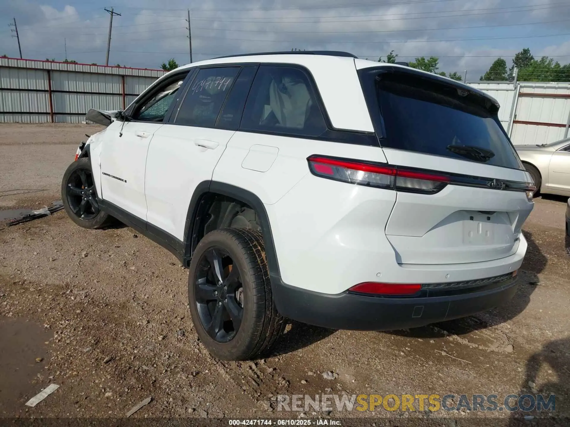 3 Фотография поврежденного автомобиля 1C4RJGBG2PC502847 JEEP GRAND CHEROKEE 2023