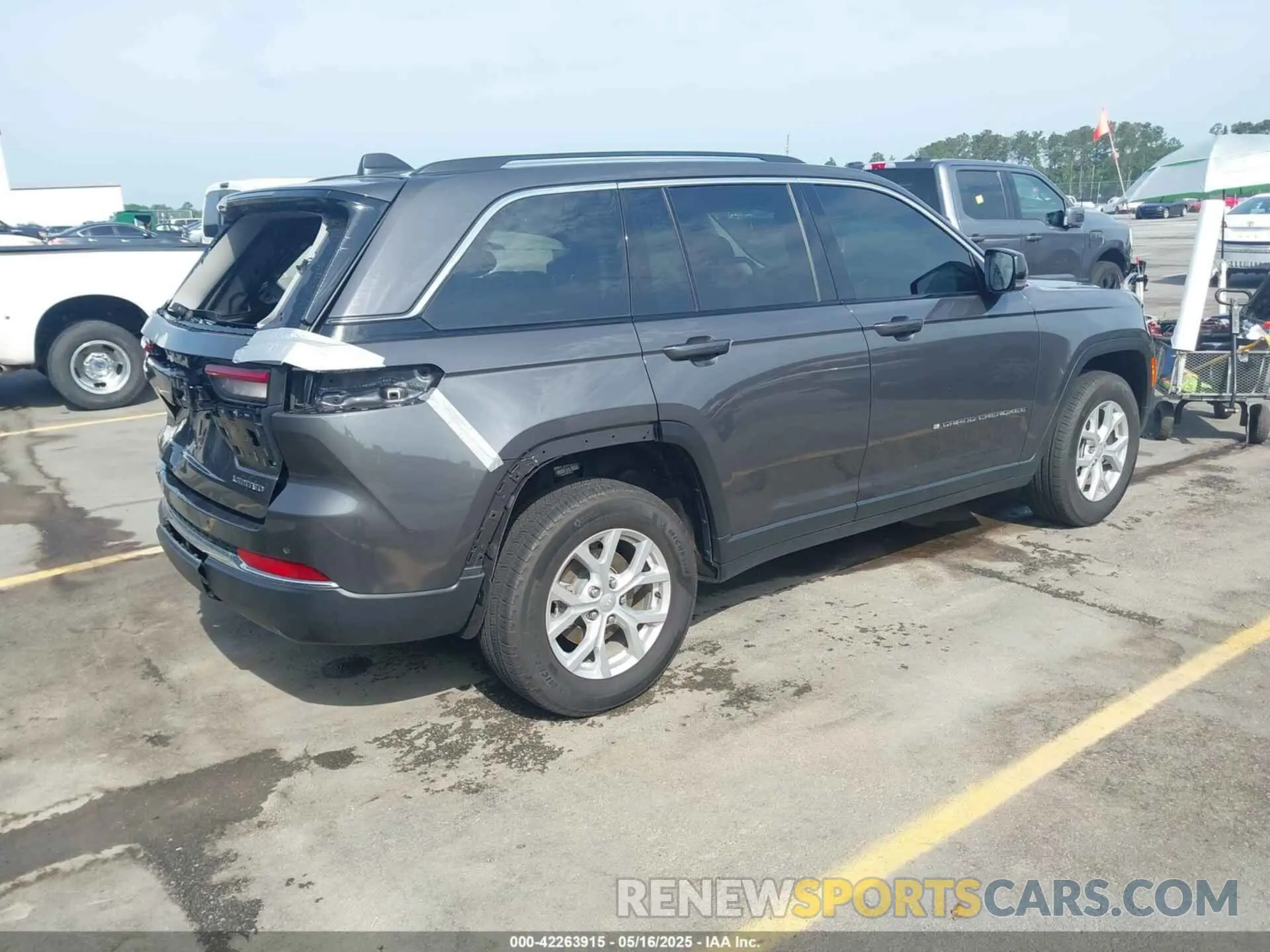 4 Photograph of a damaged car 1C4RJGBG5PC648630 JEEP GRAND CHEROKEE 2023