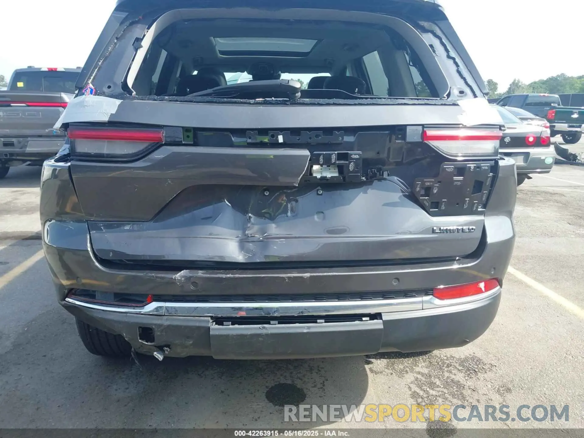 6 Photograph of a damaged car 1C4RJGBG5PC648630 JEEP GRAND CHEROKEE 2023