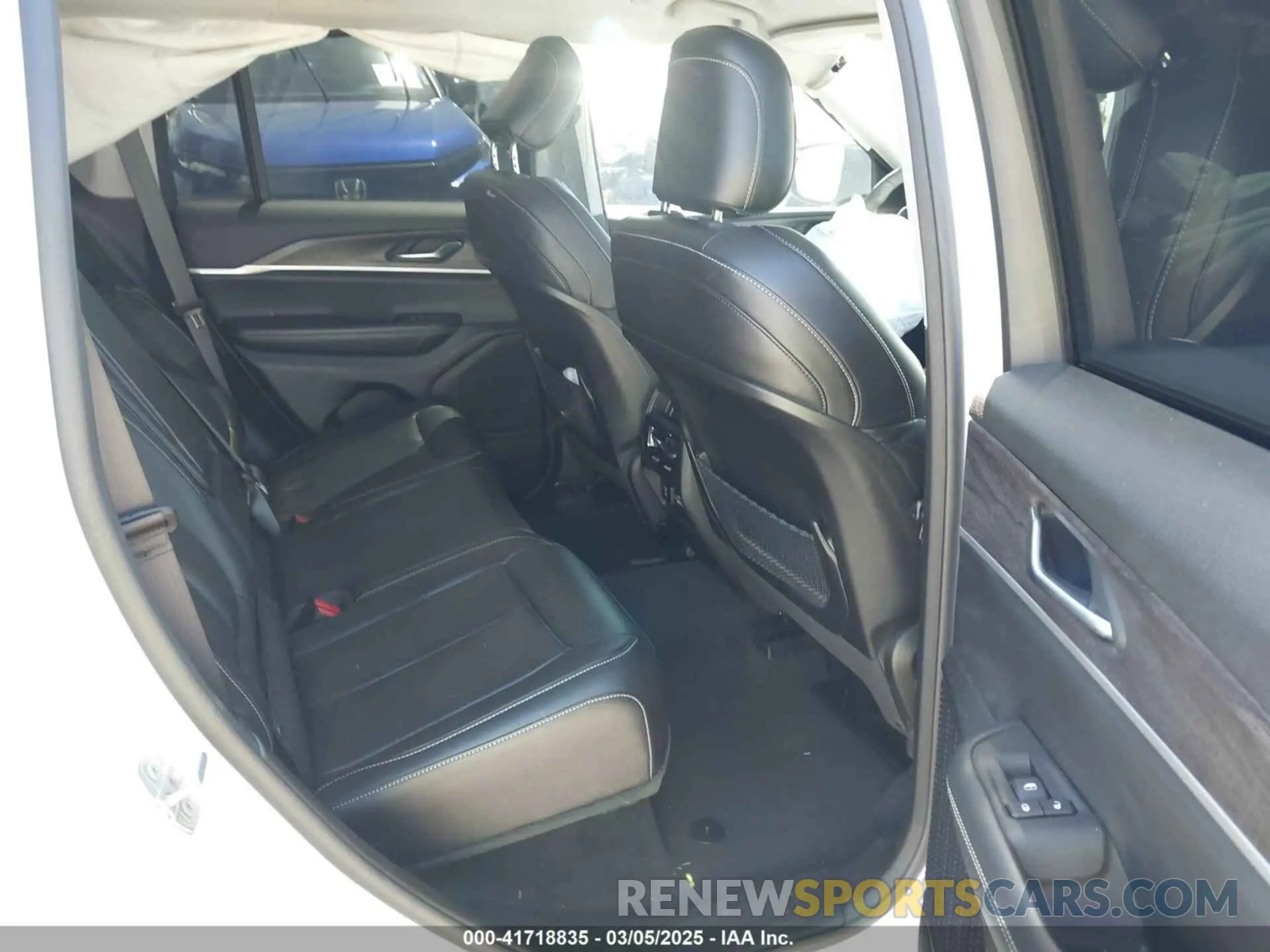 8 Фотография поврежденного автомобиля 1C4RJGBG9PC510072 JEEP GRAND CHEROKEE 2023