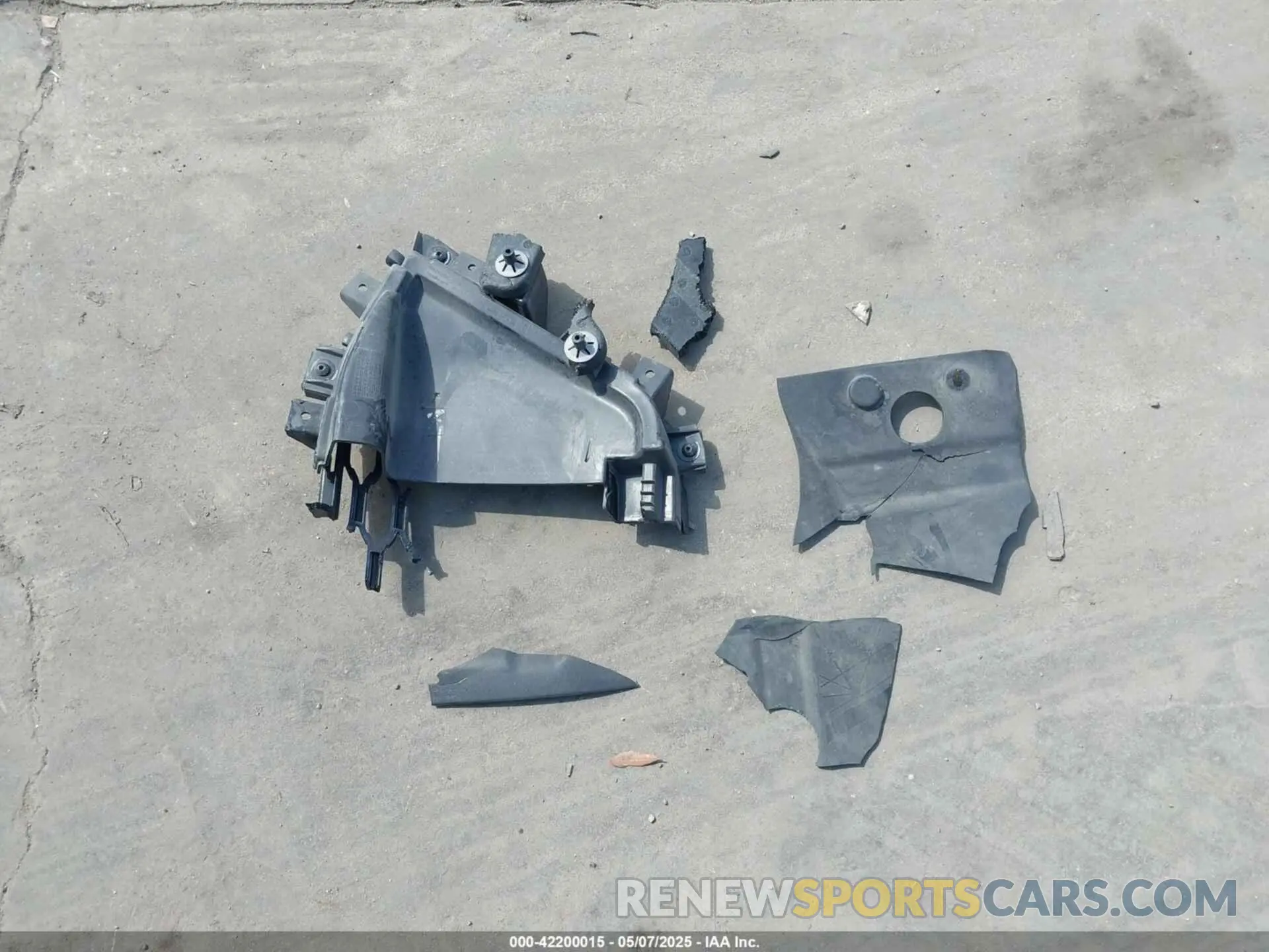 12 Photograph of a damaged car 1C4RJHAG6PC546003 JEEP GRAND CHEROKEE 2023