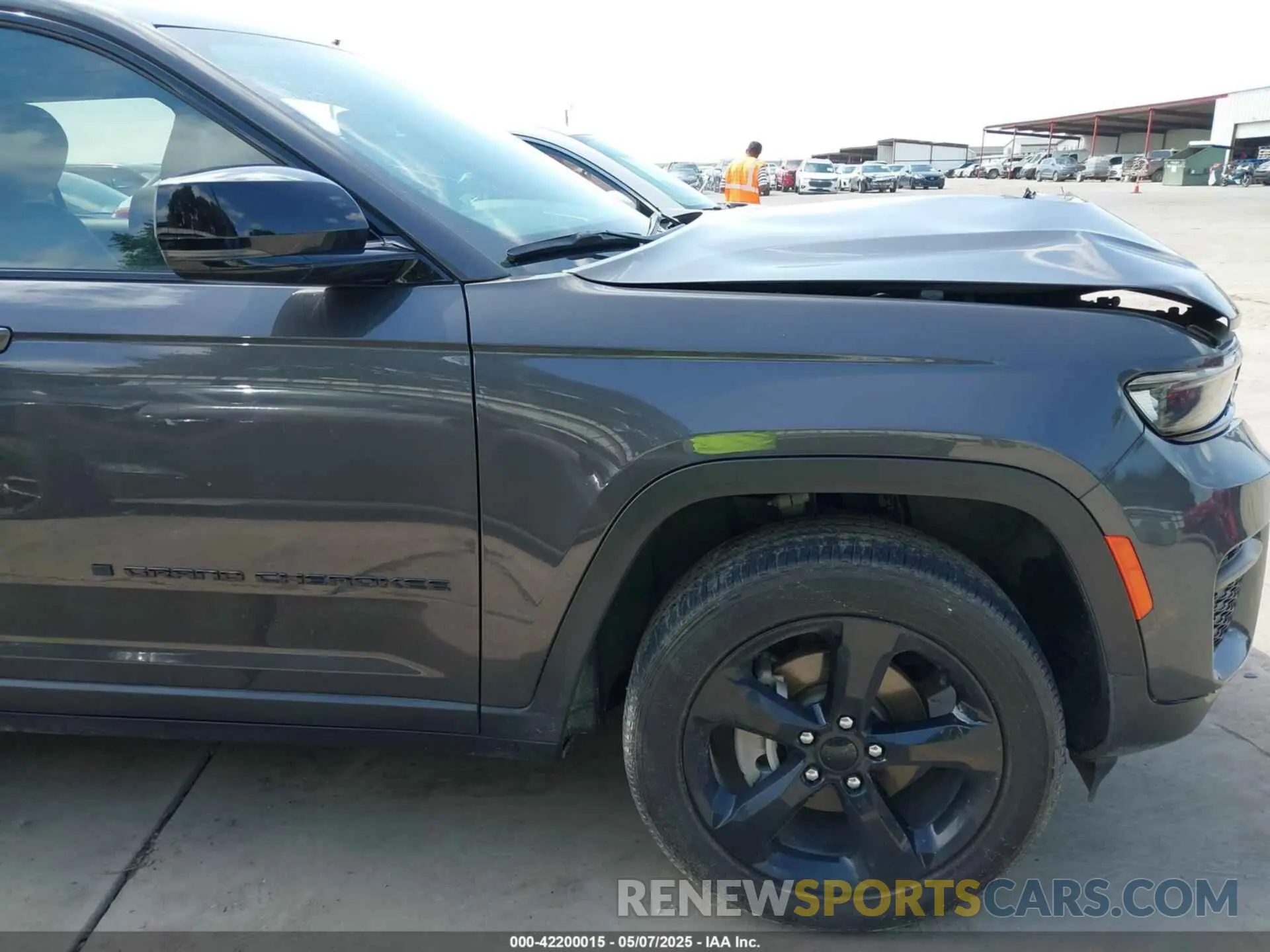 19 Photograph of a damaged car 1C4RJHAG6PC546003 JEEP GRAND CHEROKEE 2023