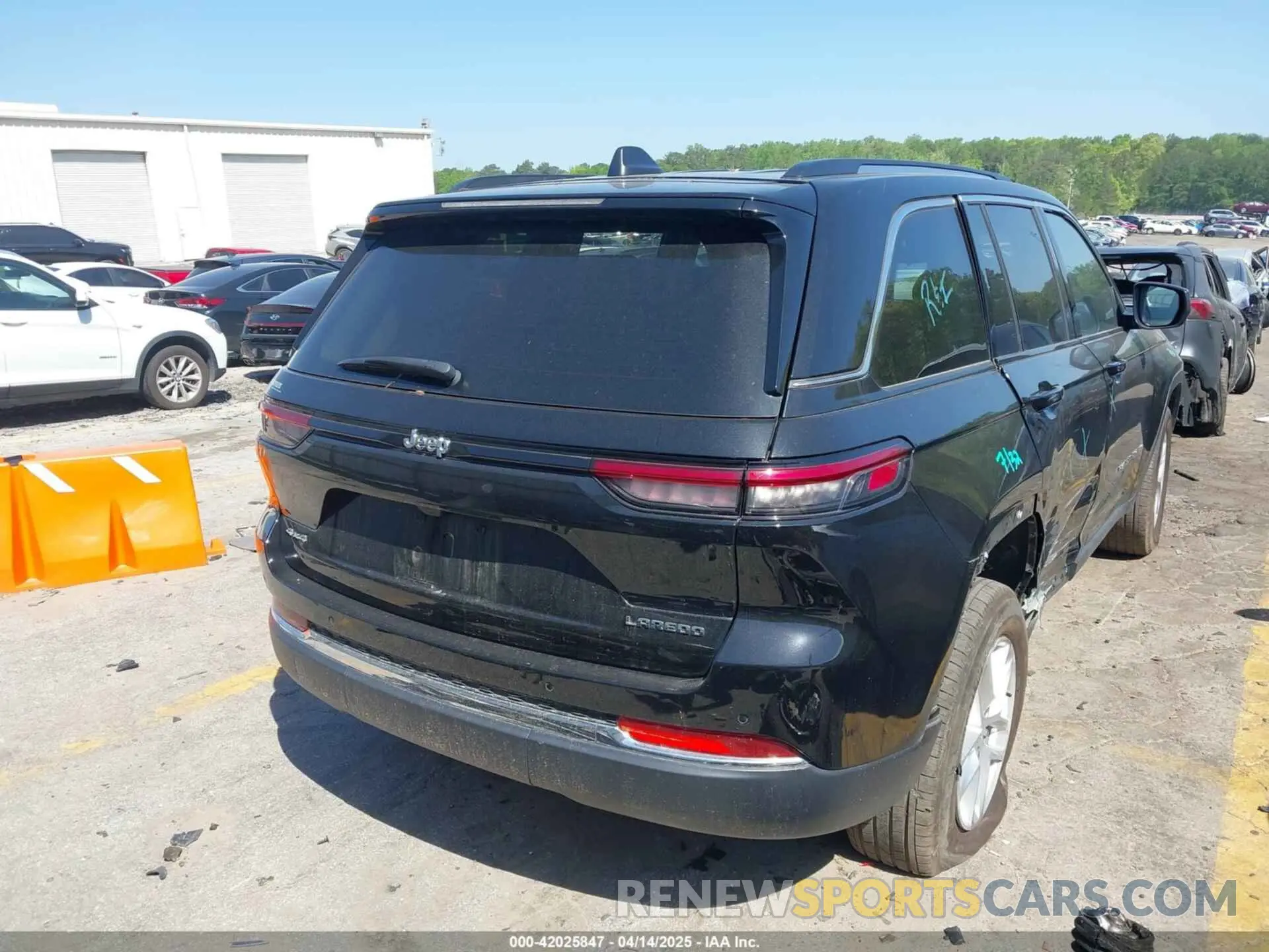 4 Photograph of a damaged car 1C4RJHAG7P8910819 JEEP GRAND CHEROKEE 2023