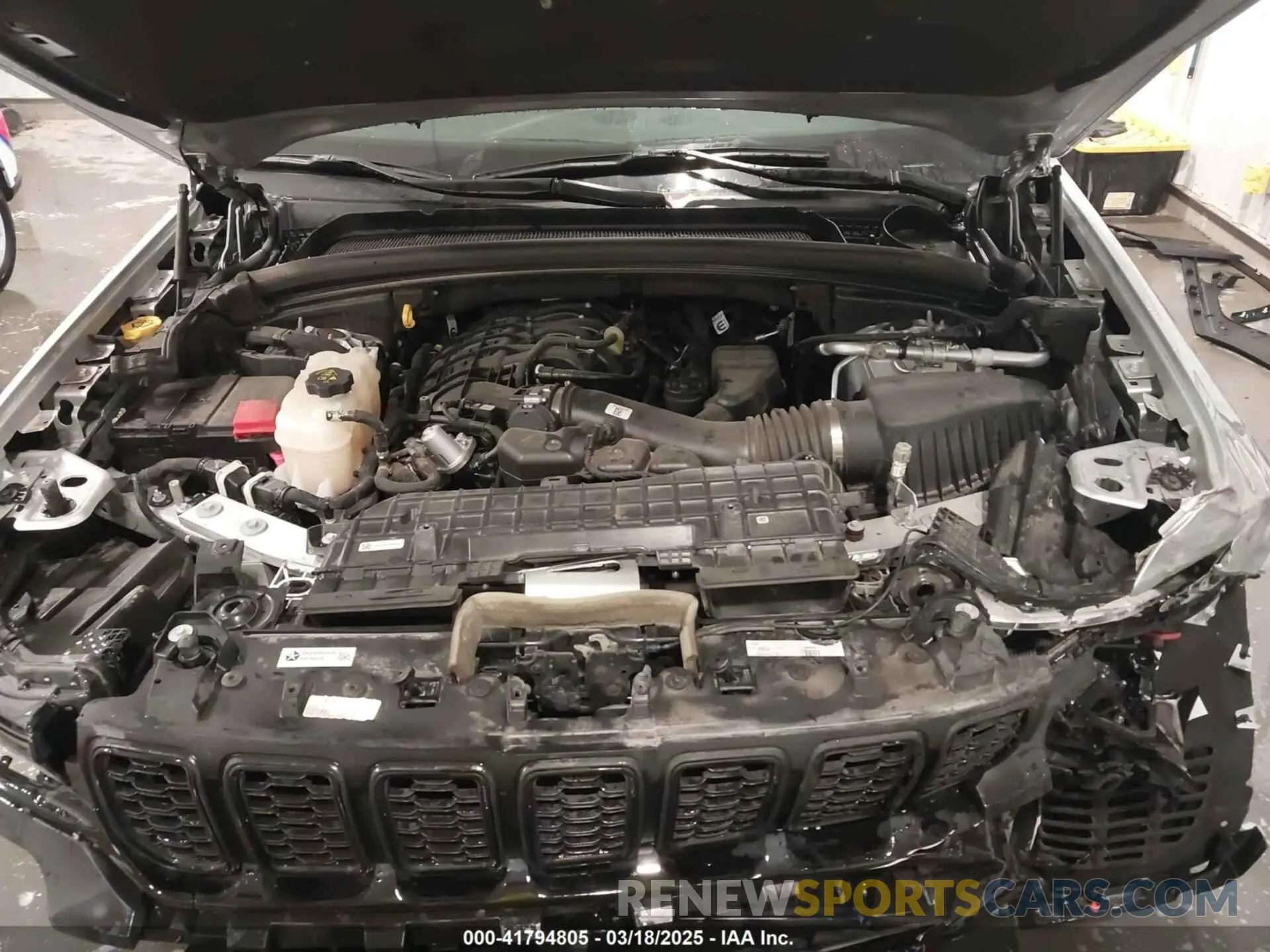 10 Photograph of a damaged car 1C4RJHAGXP8882546 JEEP GRAND CHEROKEE 2023