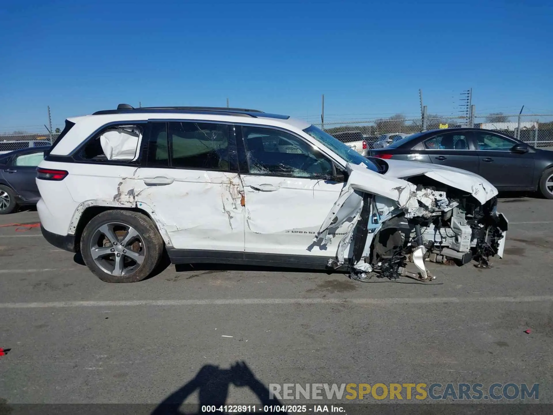 14 Photograph of a damaged car 1C4RJHBG2PC566246 JEEP GRAND CHEROKEE 2023