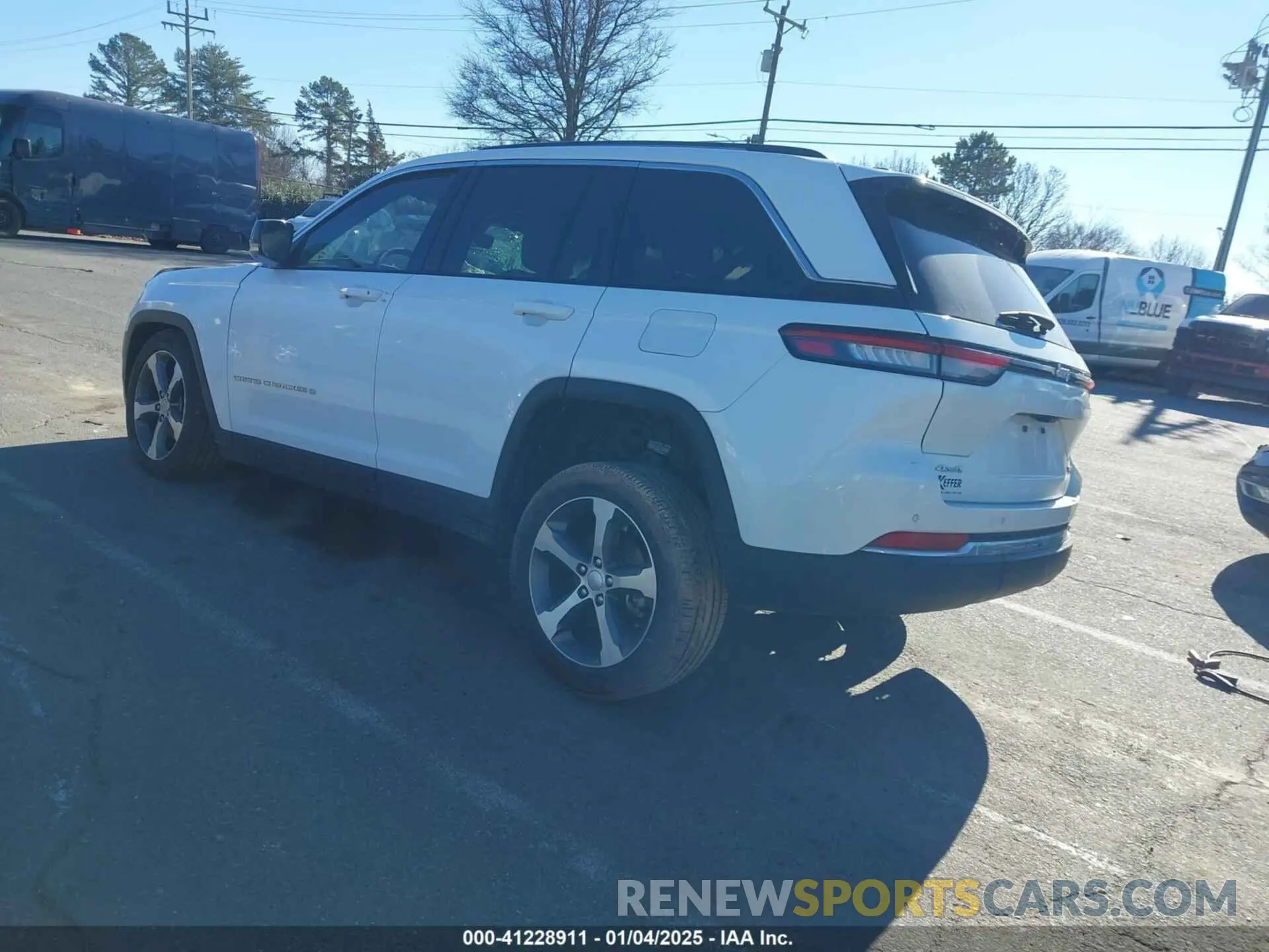 3 Photograph of a damaged car 1C4RJHBG2PC566246 JEEP GRAND CHEROKEE 2023