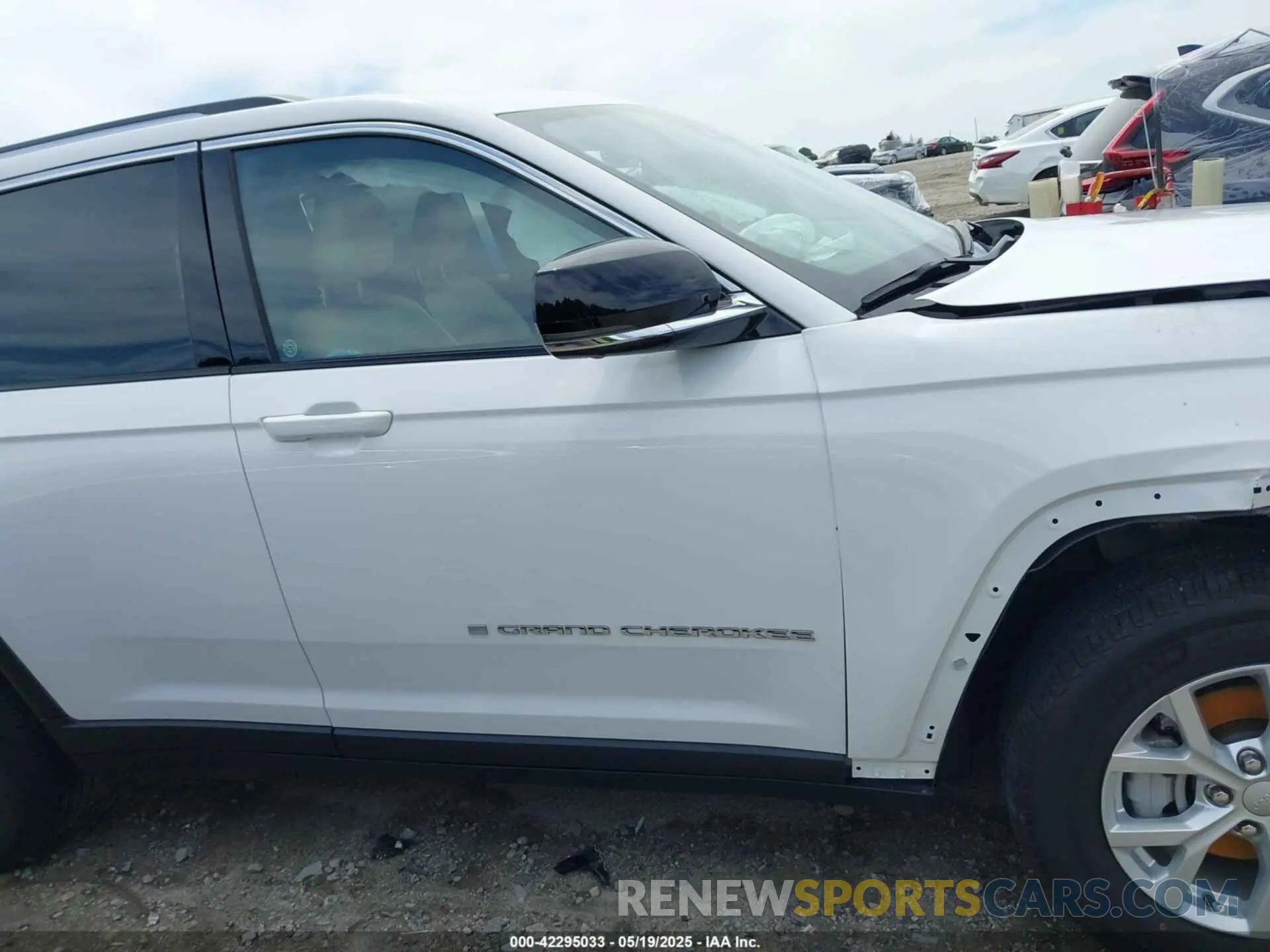 13 Photograph of a damaged car 1C4RJHBG3PC625434 JEEP GRAND CHEROKEE 2023