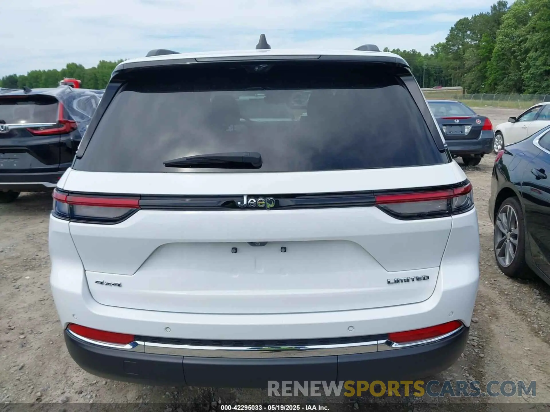 16 Photograph of a damaged car 1C4RJHBG3PC625434 JEEP GRAND CHEROKEE 2023