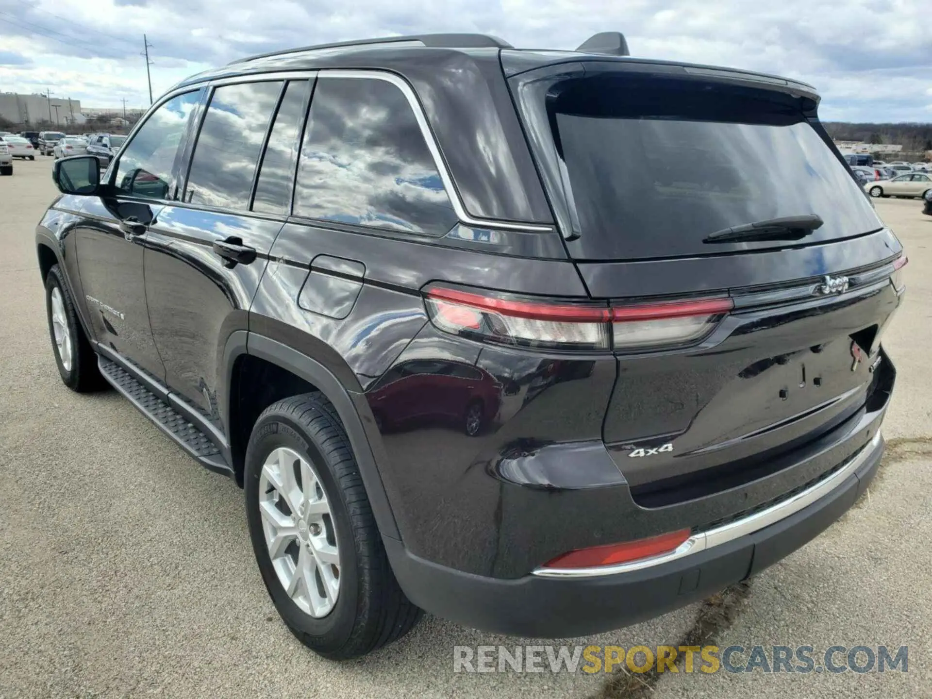 13 Photograph of a damaged car 1C4RJHBG4P8727148 JEEP GRAND CHEROKEE 2023