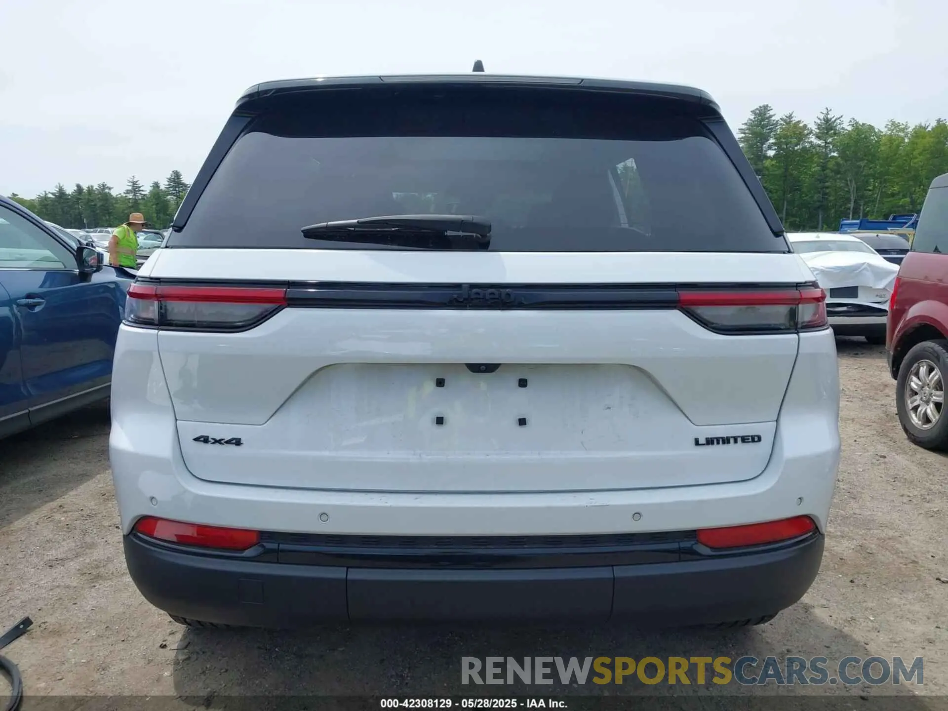 17 Photograph of a damaged car 1C4RJHBG4PC506923 JEEP GRAND CHEROKEE 2023