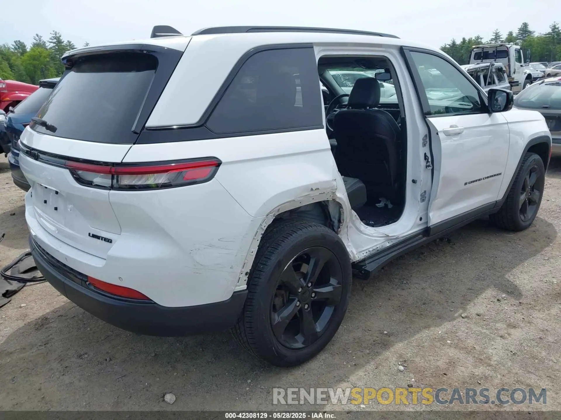 4 Photograph of a damaged car 1C4RJHBG4PC506923 JEEP GRAND CHEROKEE 2023