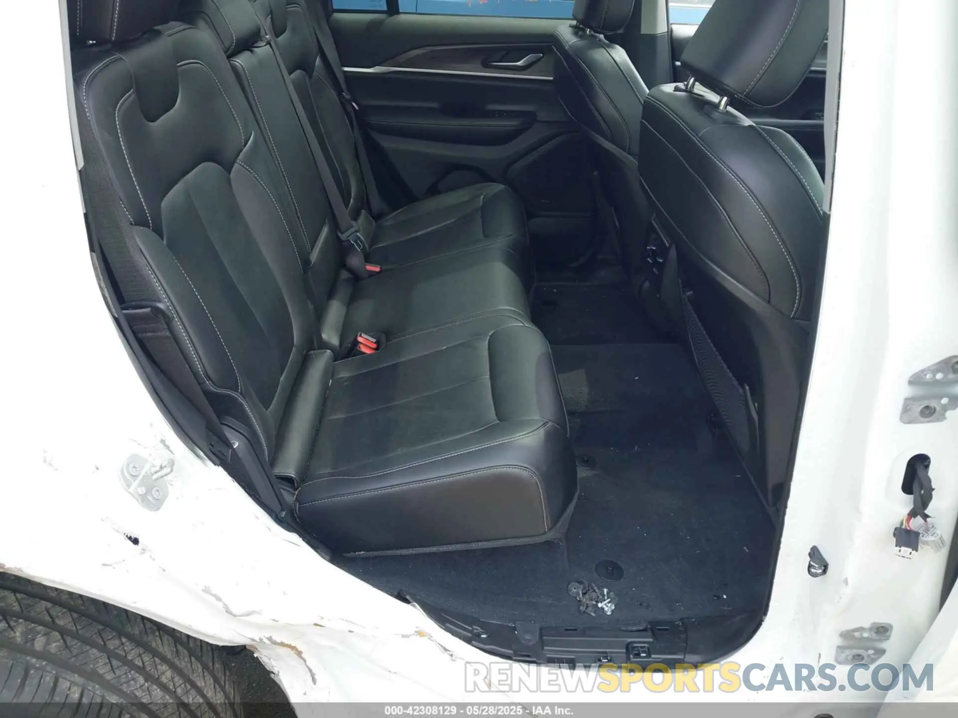 8 Photograph of a damaged car 1C4RJHBG4PC506923 JEEP GRAND CHEROKEE 2023