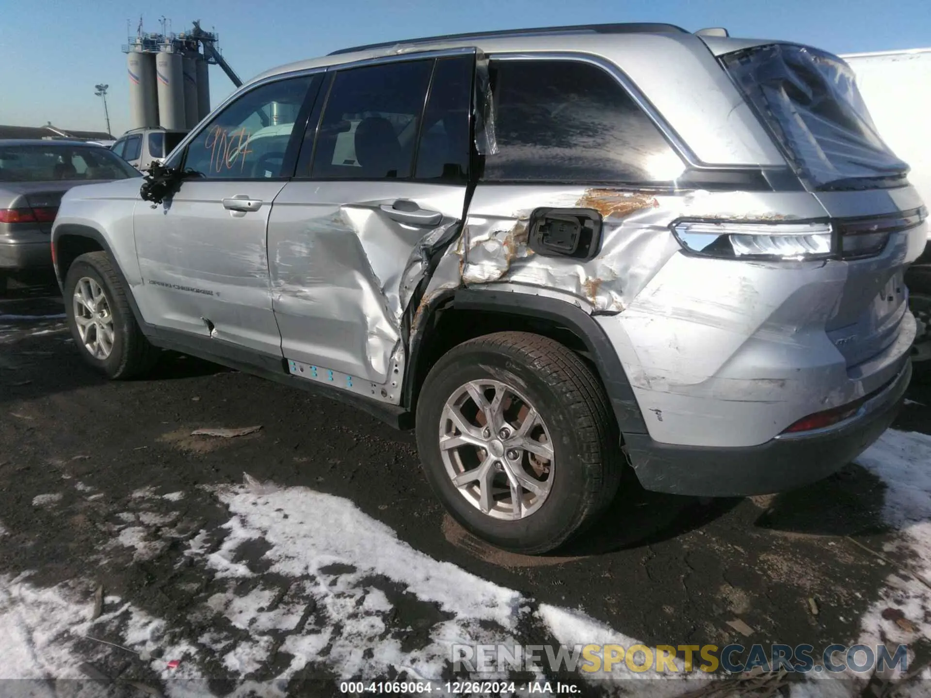 3 Photograph of a damaged car 1C4RJHBG4PC586661 JEEP GRAND CHEROKEE 2023