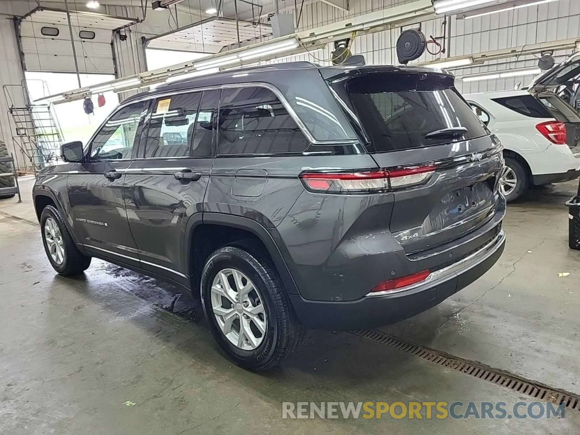 4 Фотография поврежденного автомобиля 1C4RJHBG4PC634367 JEEP GRAND CHEROKEE 2023