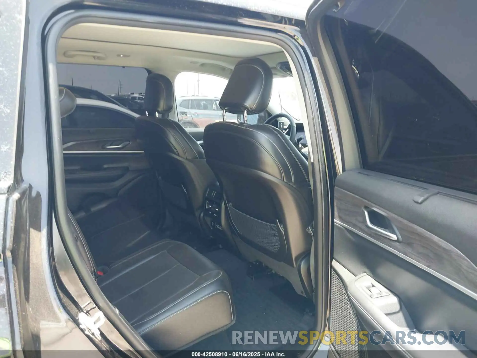 8 Фотография поврежденного автомобиля 1C4RJHBG6PC565925 JEEP GRAND CHEROKEE 2023