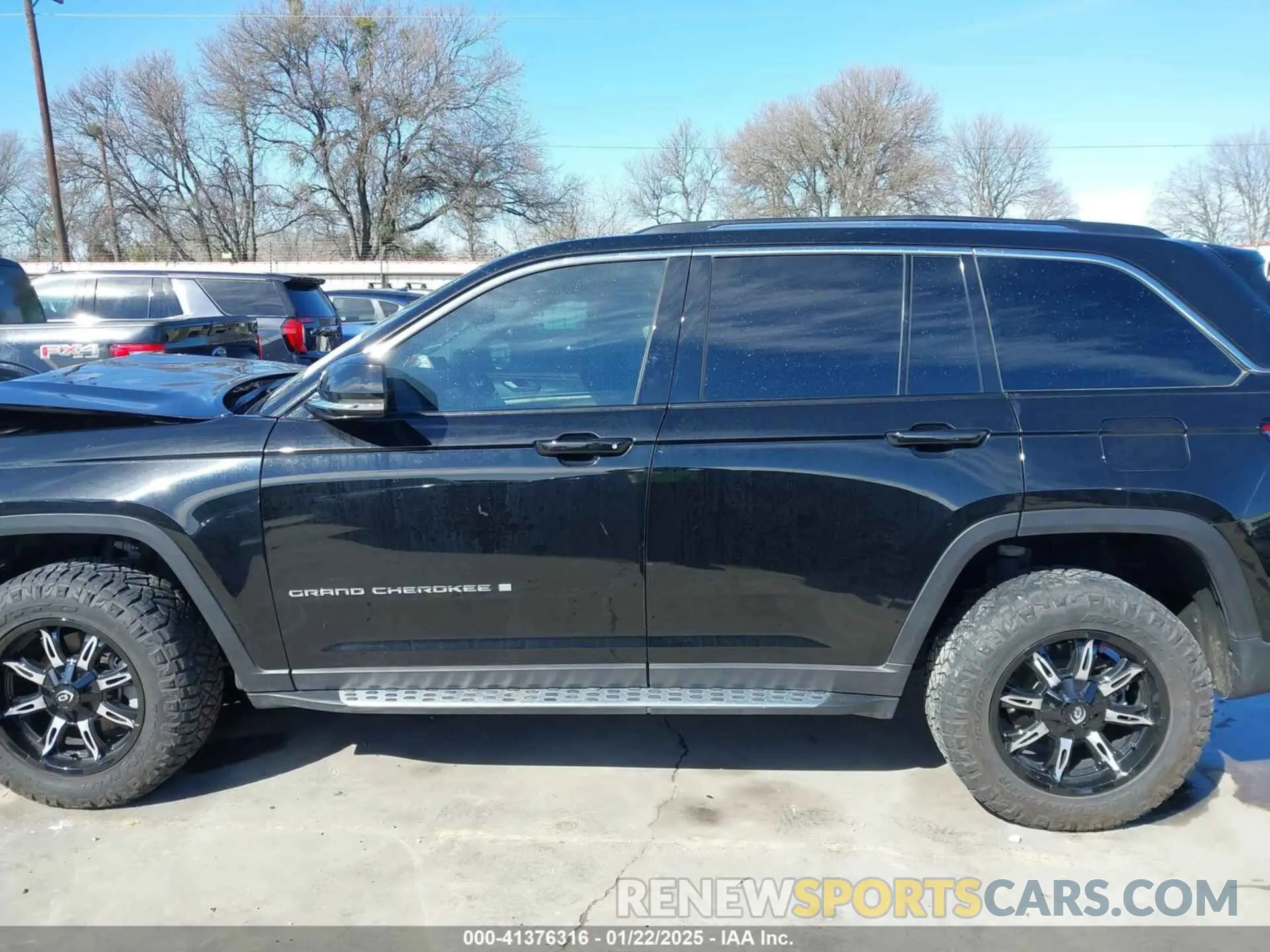 15 Photograph of a damaged car 1C4RJHBG9P8895402 JEEP GRAND CHEROKEE 2023
