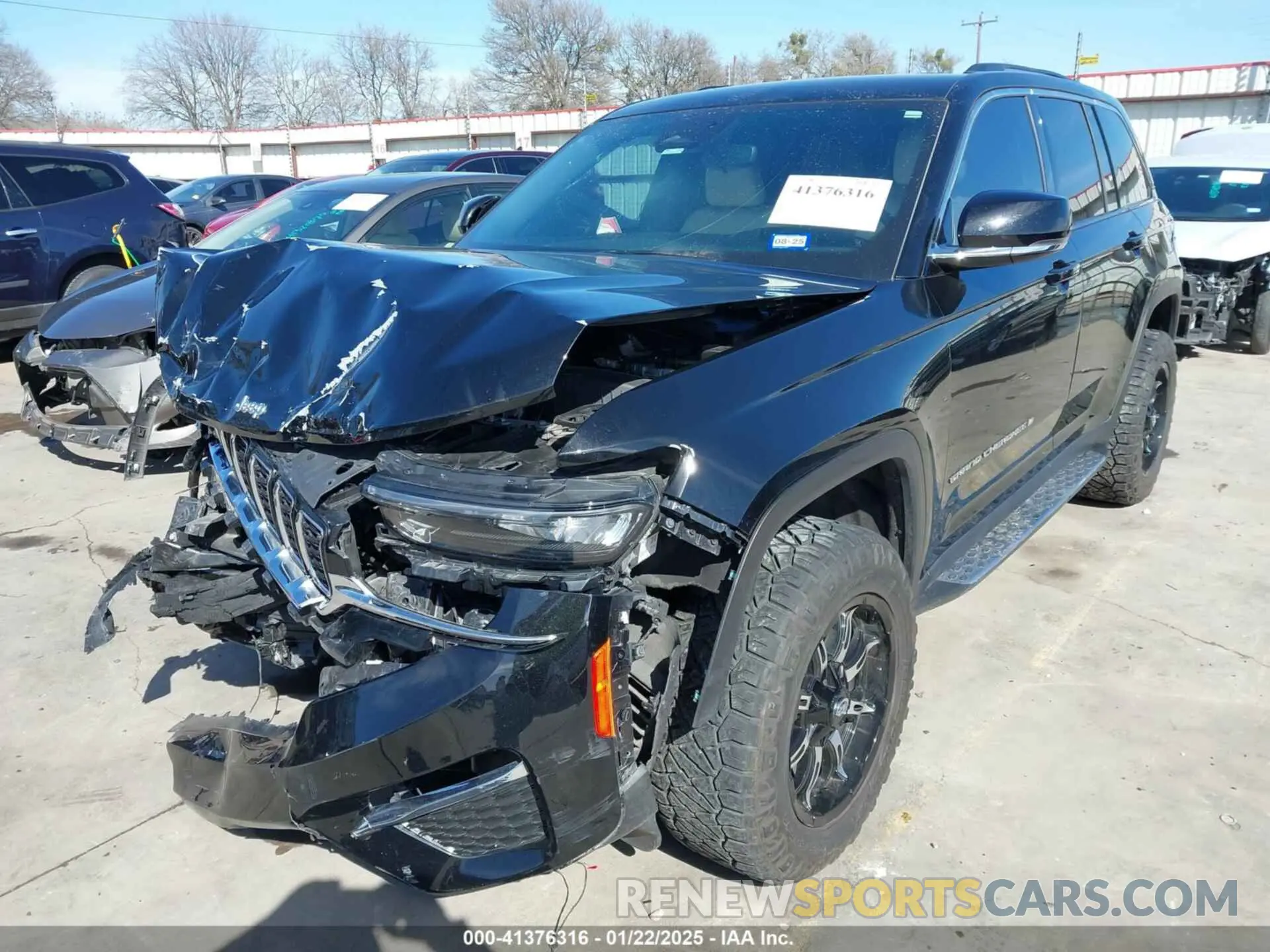 2 Photograph of a damaged car 1C4RJHBG9P8895402 JEEP GRAND CHEROKEE 2023