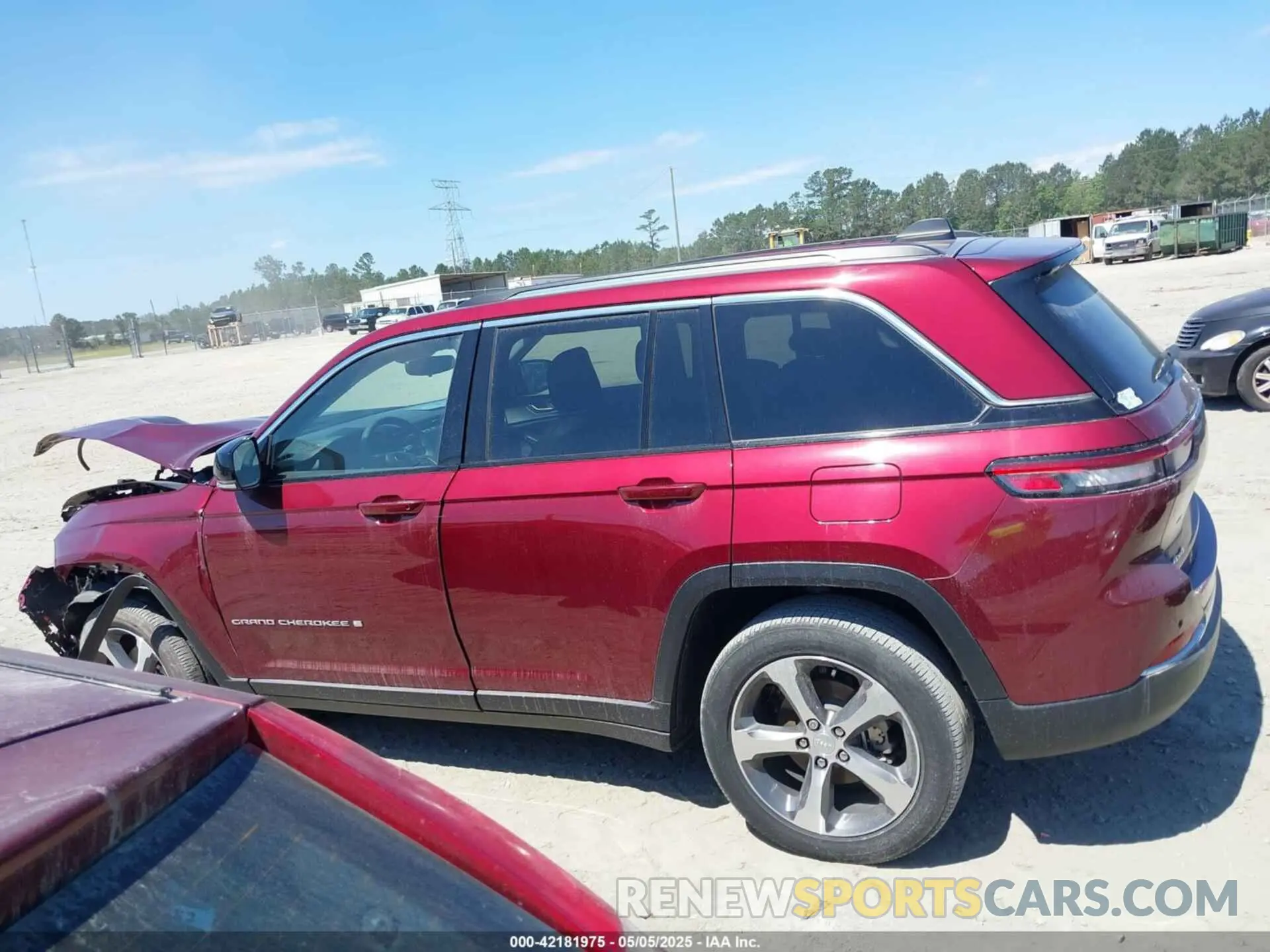 14 Photograph of a damaged car 1C4RJHBGXPC531390 JEEP GRAND CHEROKEE 2023
