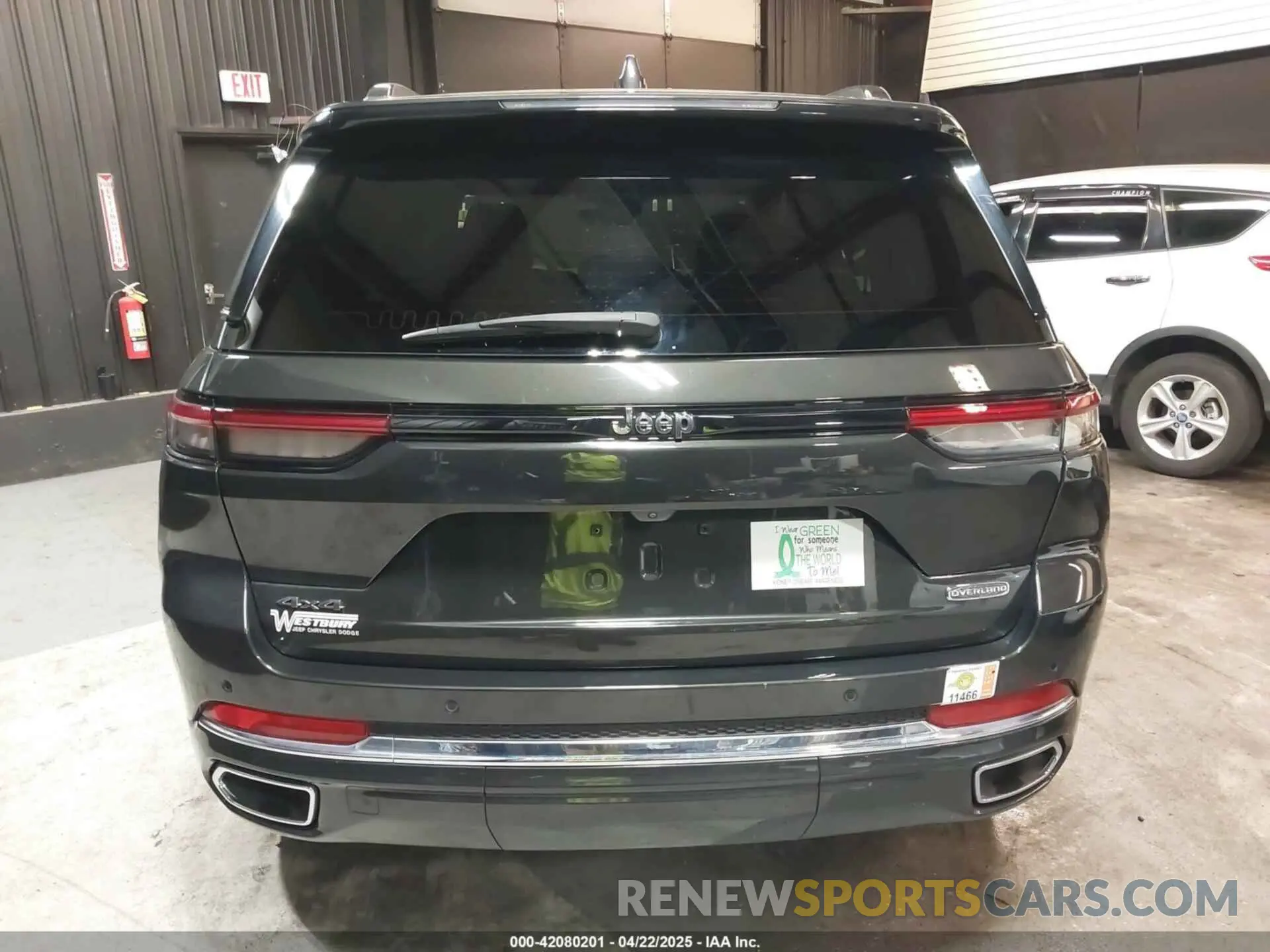 17 Photograph of a damaged car 1C4RJHDG0P8701157 JEEP GRAND CHEROKEE 2023