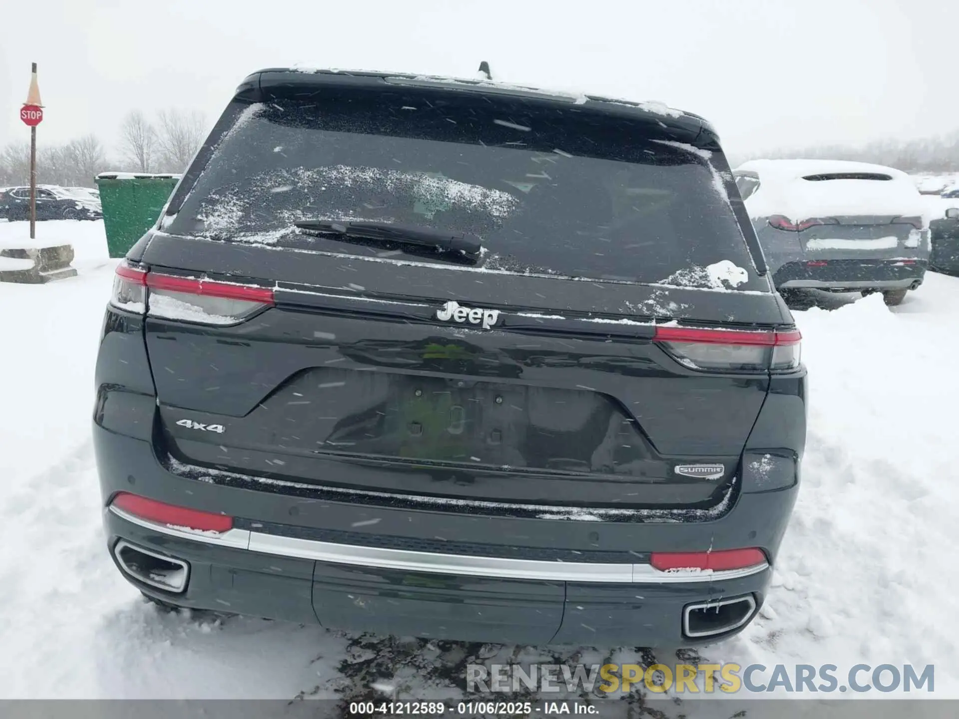 17 Photograph of a damaged car 1C4RJHEG8P8875735 JEEP GRAND CHEROKEE 2023