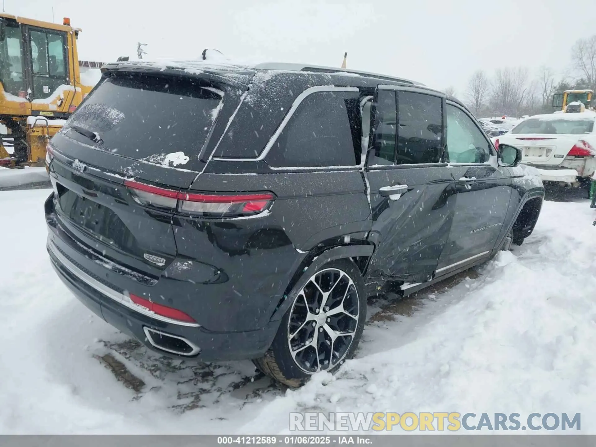 4 Photograph of a damaged car 1C4RJHEG8P8875735 JEEP GRAND CHEROKEE 2023
