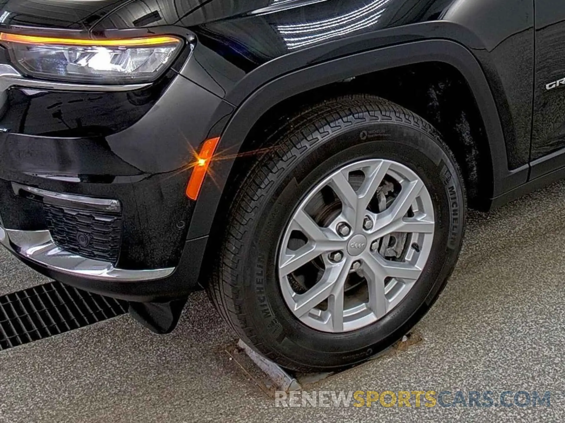 13 Photograph of a damaged car 1C4RJKBG7P8804785 JEEP GRAND CHEROKEE 2023
