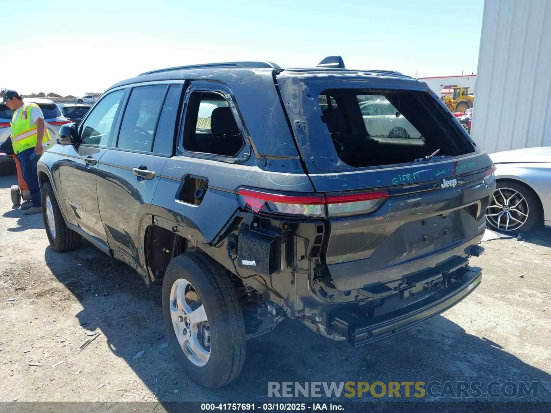 3 Photograph of a damaged car 1C4RJGAG0RC242288 JEEP GRAND CHEROKEE 2024