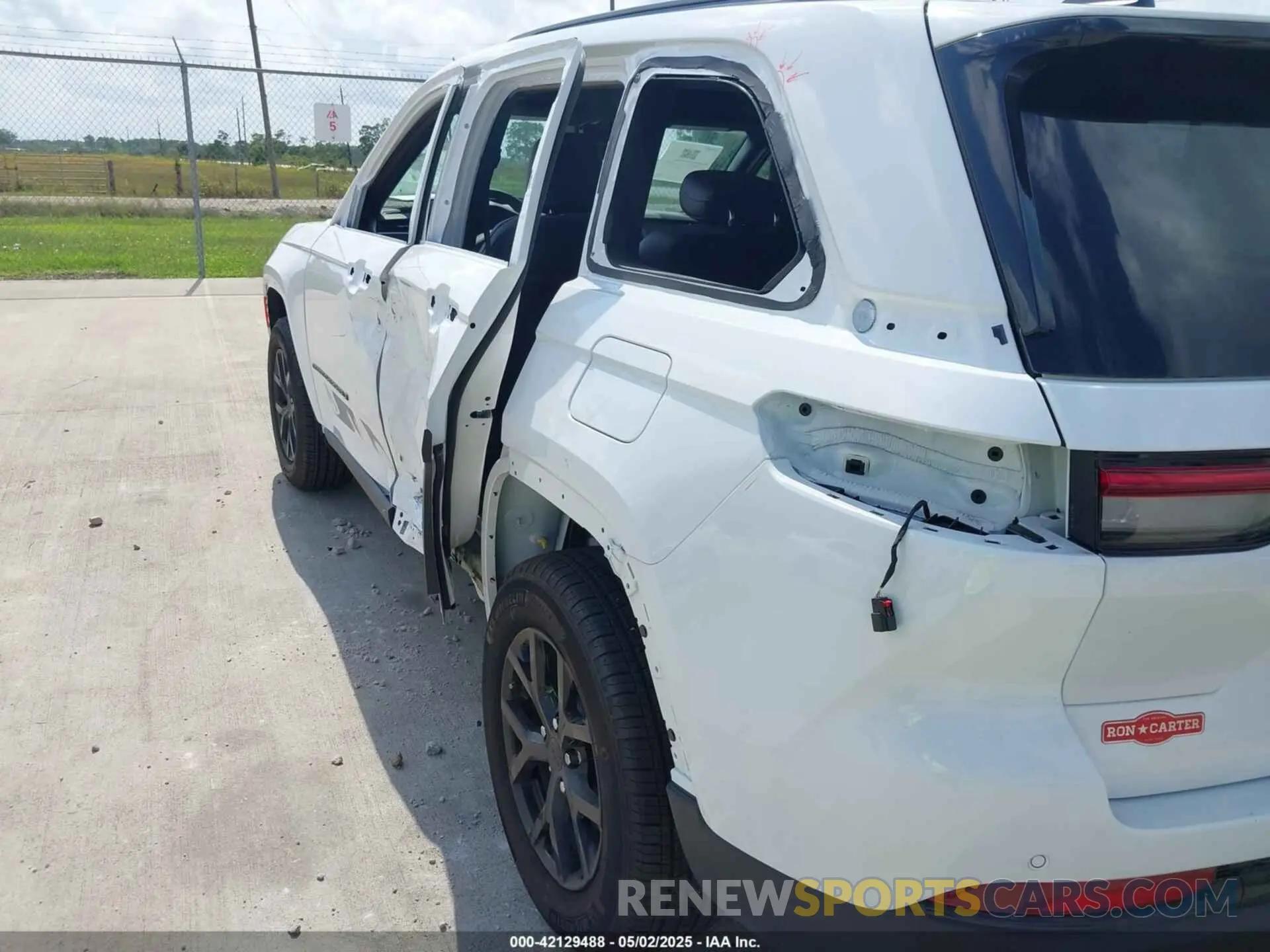 12 Photograph of a damaged car 1C4RJGAG1RC250710 JEEP GRAND CHEROKEE 2024