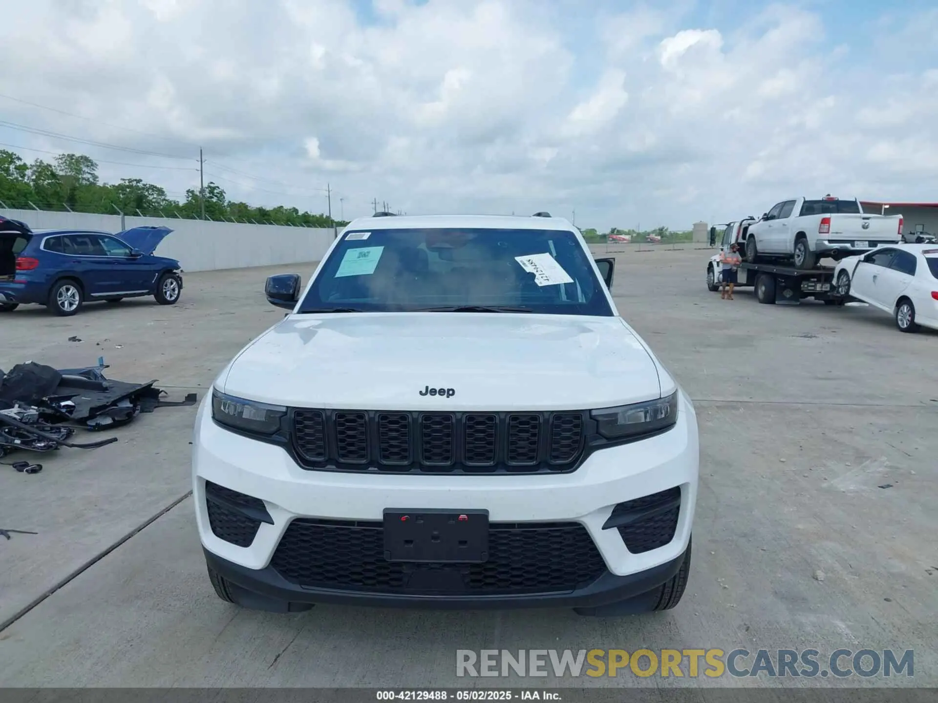 13 Photograph of a damaged car 1C4RJGAG1RC250710 JEEP GRAND CHEROKEE 2024