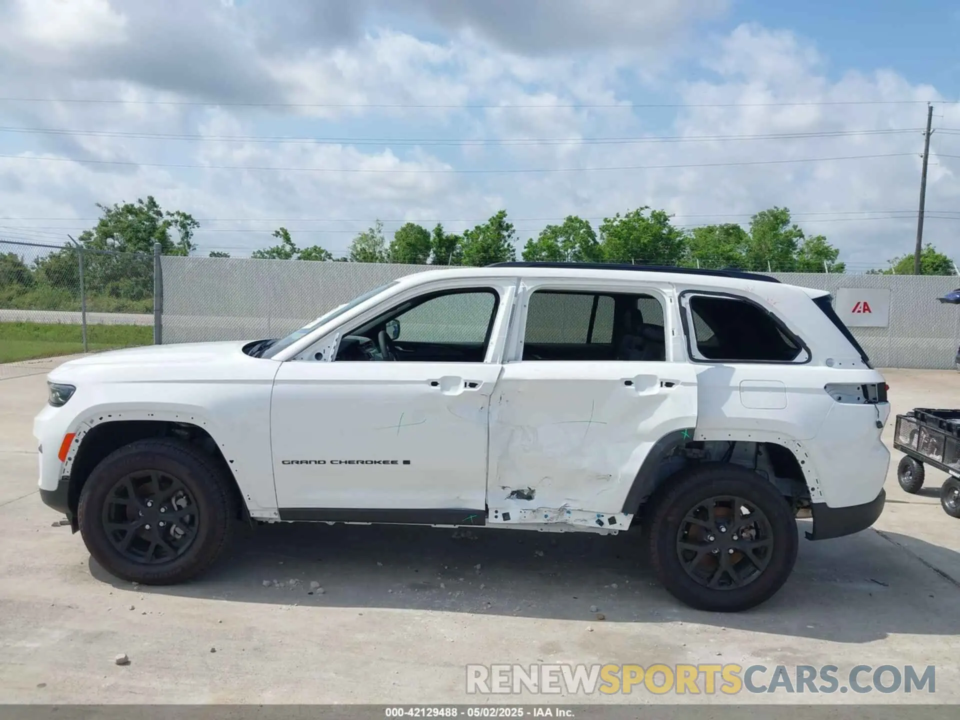 15 Photograph of a damaged car 1C4RJGAG1RC250710 JEEP GRAND CHEROKEE 2024