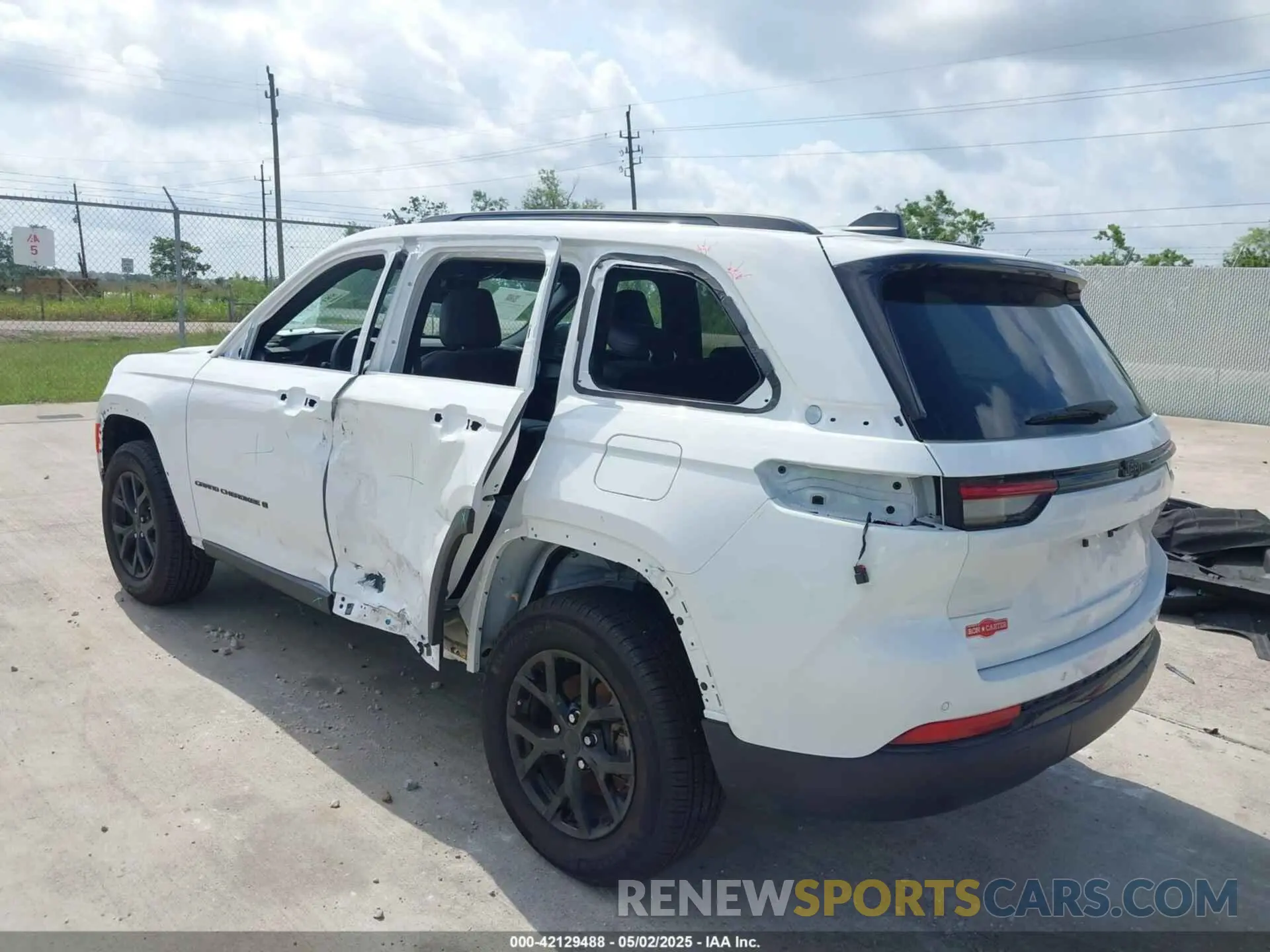 3 Photograph of a damaged car 1C4RJGAG1RC250710 JEEP GRAND CHEROKEE 2024