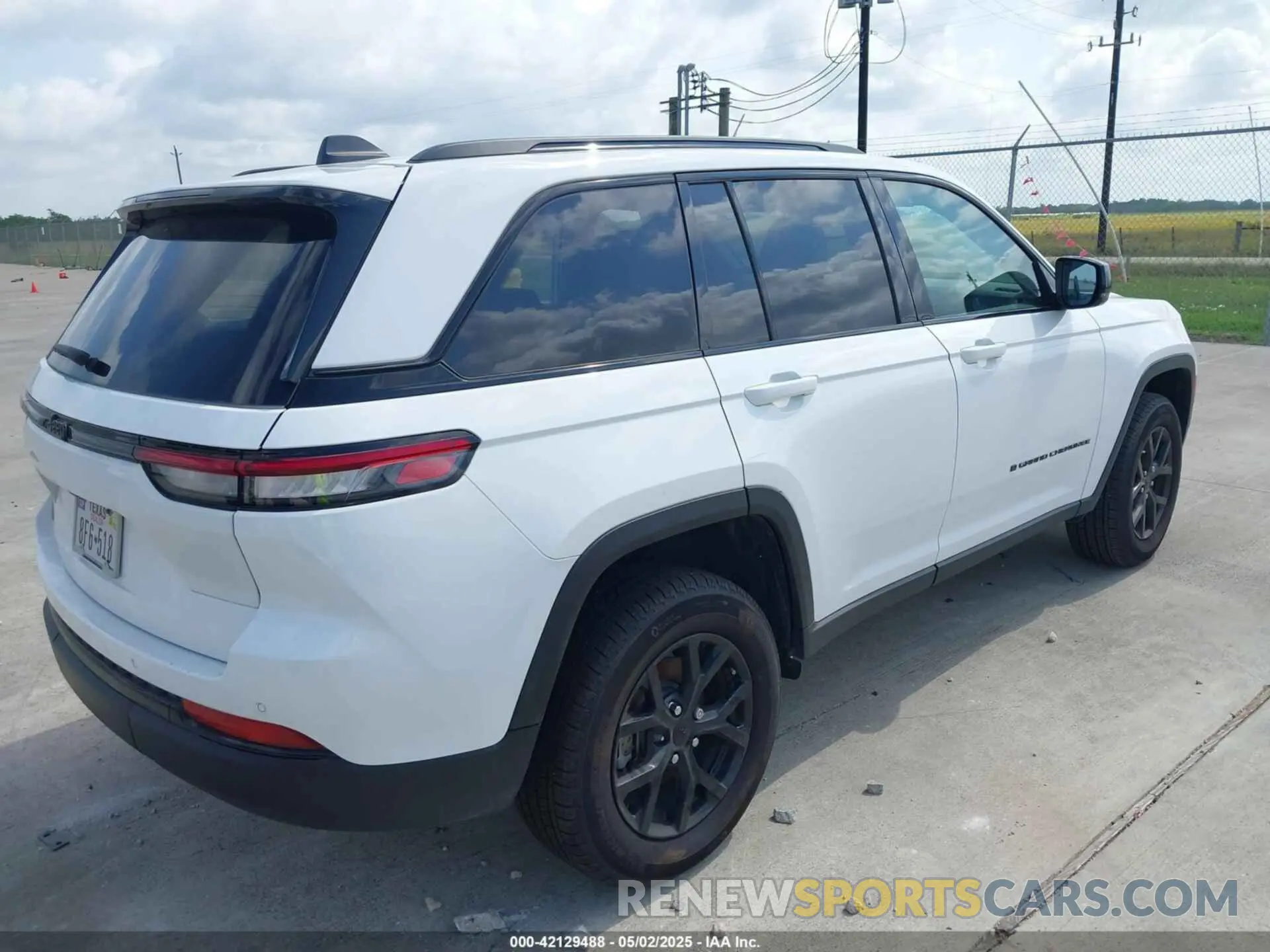 4 Photograph of a damaged car 1C4RJGAG1RC250710 JEEP GRAND CHEROKEE 2024