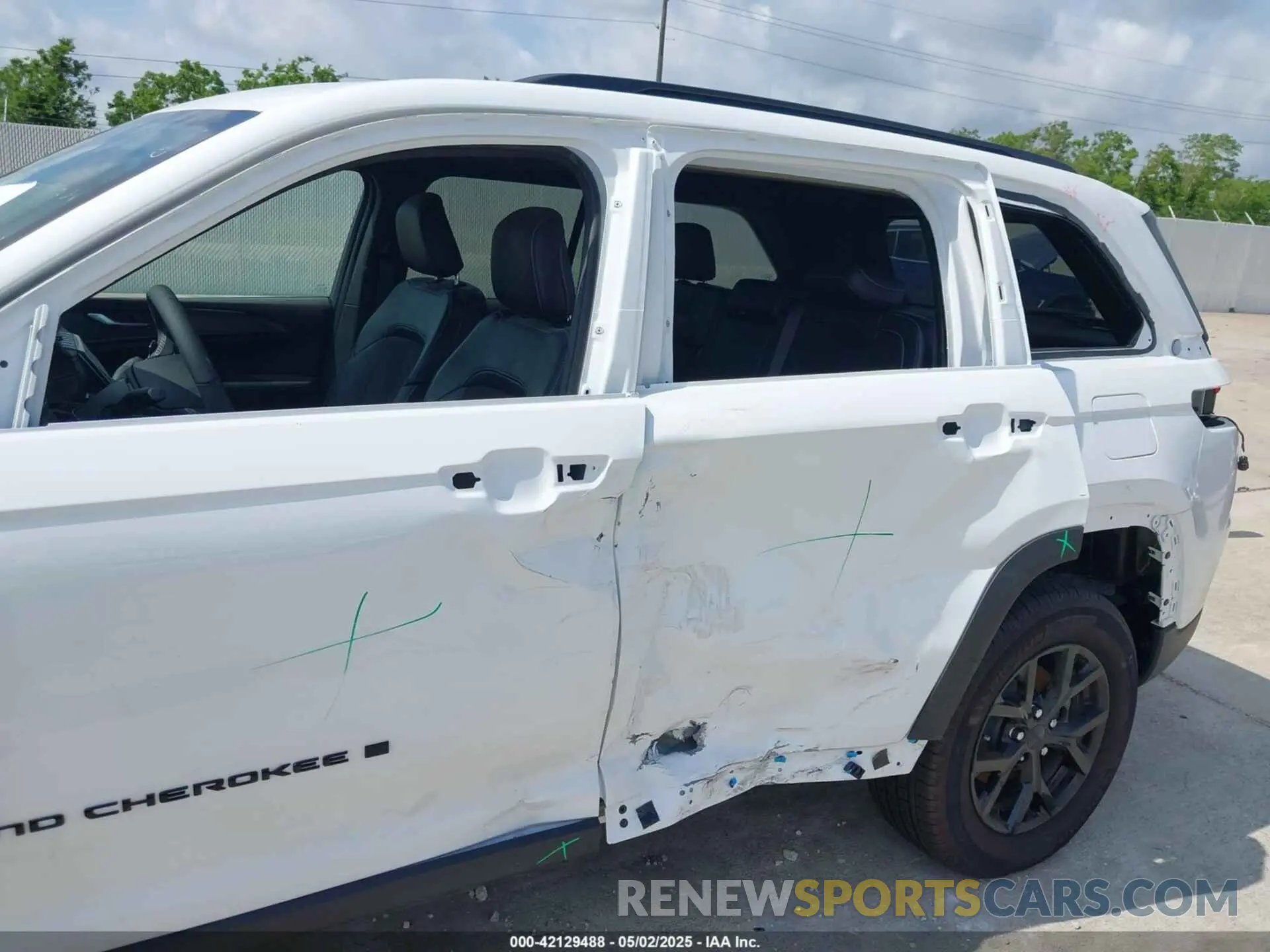6 Photograph of a damaged car 1C4RJGAG1RC250710 JEEP GRAND CHEROKEE 2024