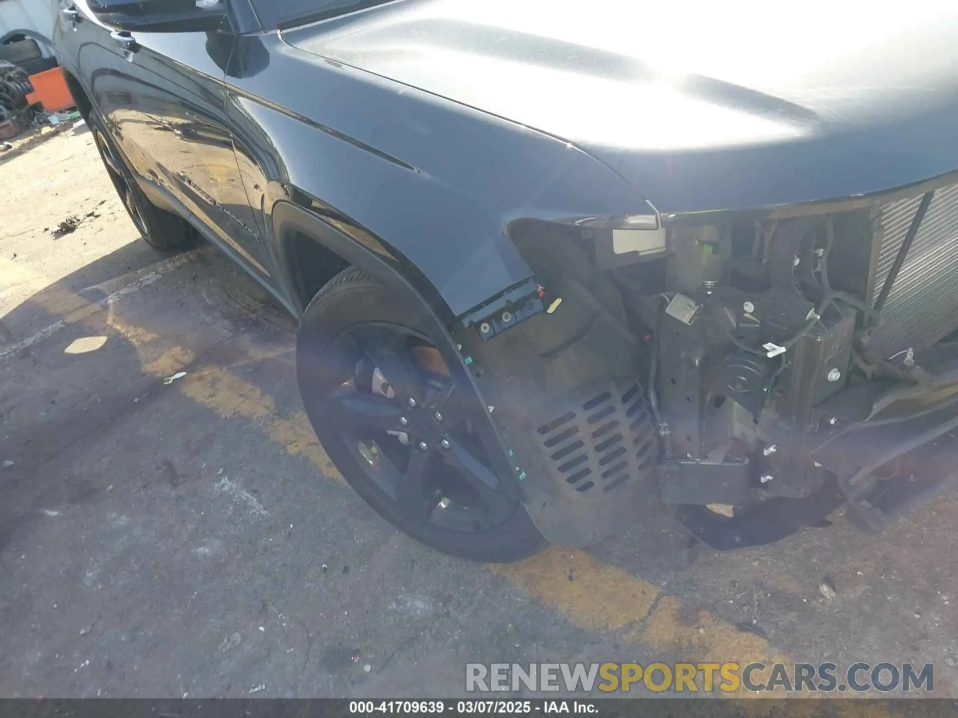 17 Photograph of a damaged car 1C4RJGAG7RC142320 JEEP GRAND CHEROKEE 2024