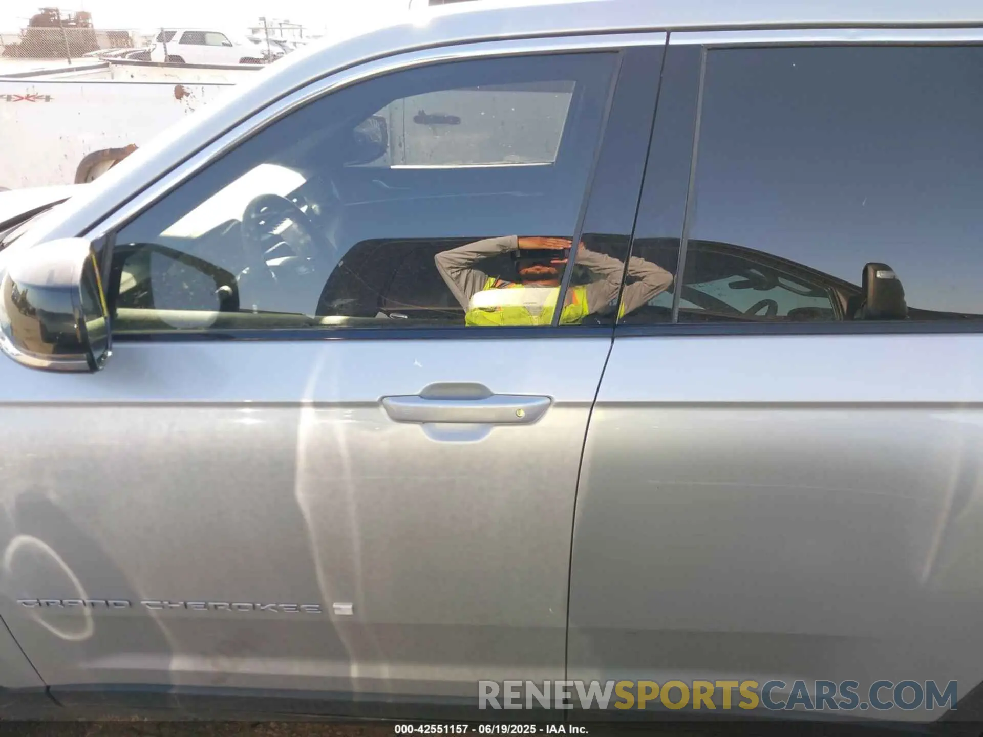 14 Photograph of a damaged car 1C4RJGBG0RC158101 JEEP GRAND CHEROKEE 2024
