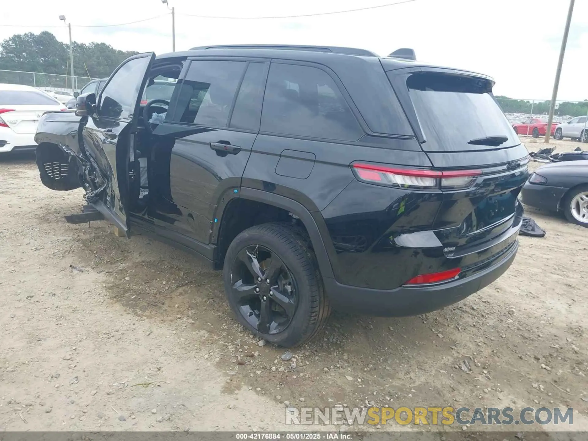 3 Photograph of a damaged car 1C4RJGBG3RC217142 JEEP GRAND CHEROKEE 2024