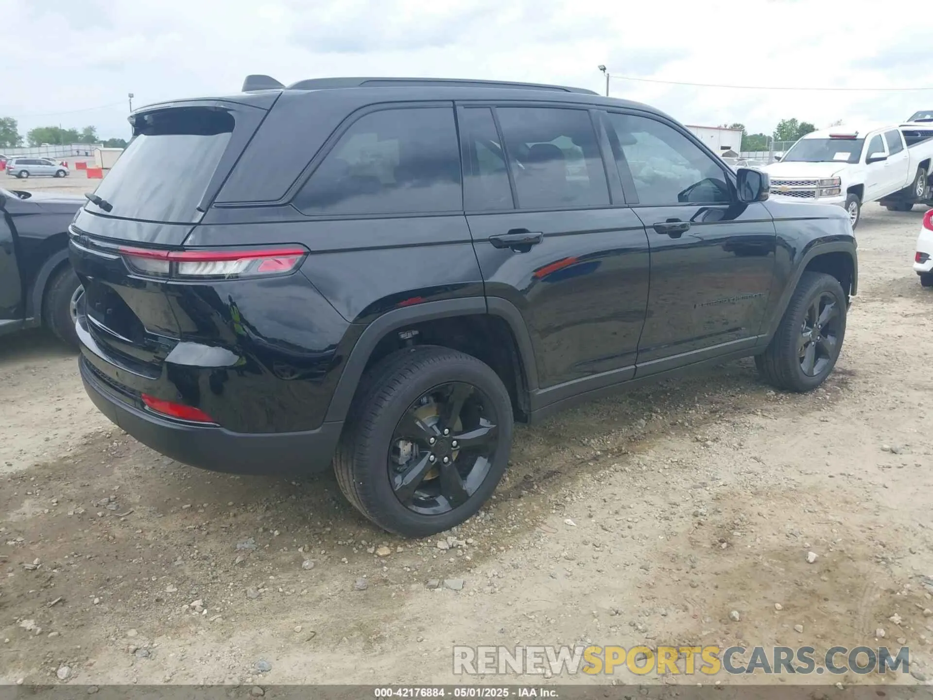4 Photograph of a damaged car 1C4RJGBG3RC217142 JEEP GRAND CHEROKEE 2024