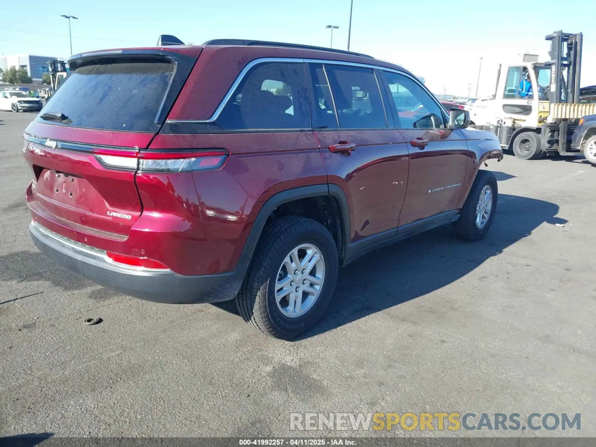 4 Photograph of a damaged car 1C4RJHAG1R8591324 JEEP GRAND CHEROKEE 2024