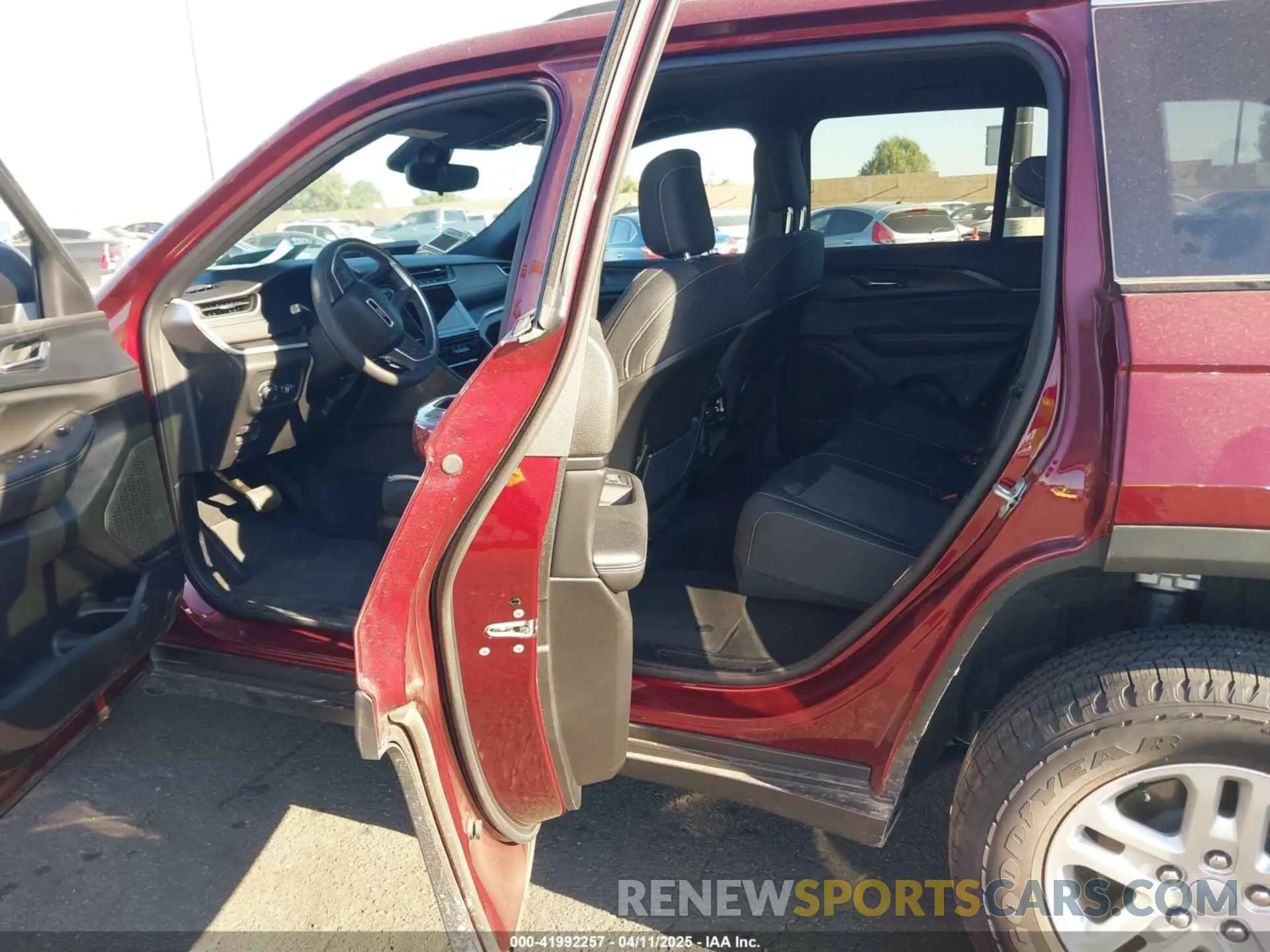 8 Photograph of a damaged car 1C4RJHAG1R8591324 JEEP GRAND CHEROKEE 2024
