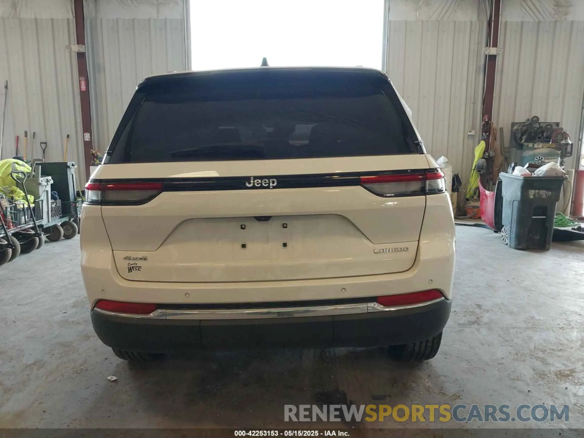 17 Photograph of a damaged car 1C4RJHAG3R8939236 JEEP GRAND CHEROKEE 2024