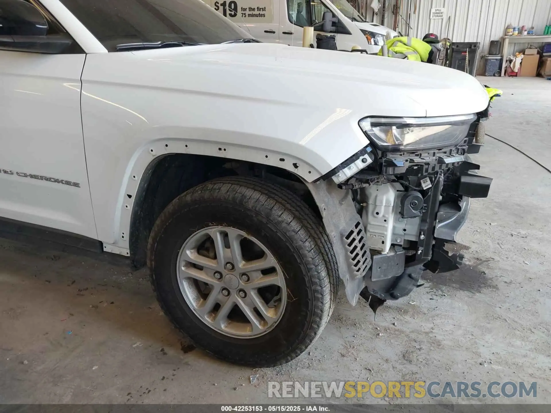 18 Photograph of a damaged car 1C4RJHAG3R8939236 JEEP GRAND CHEROKEE 2024