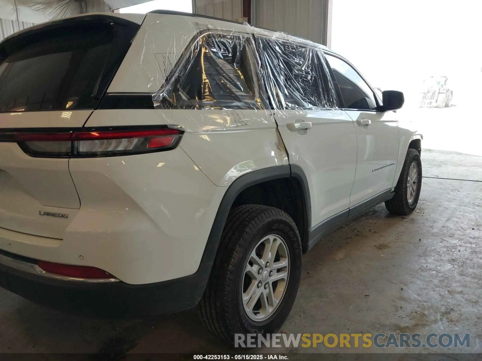 20 Photograph of a damaged car 1C4RJHAG3R8939236 JEEP GRAND CHEROKEE 2024