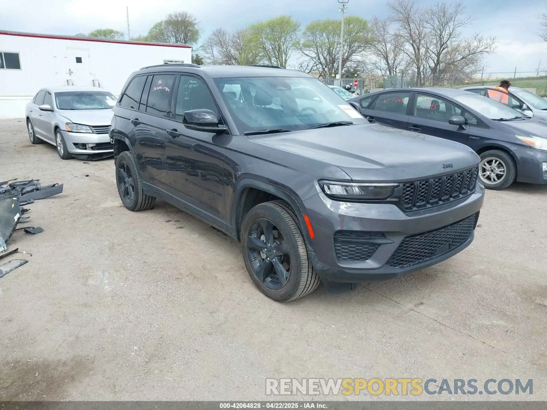 1 Фотография поврежденного автомобиля 1C4RJHAG5R8951467 JEEP GRAND CHEROKEE 2024