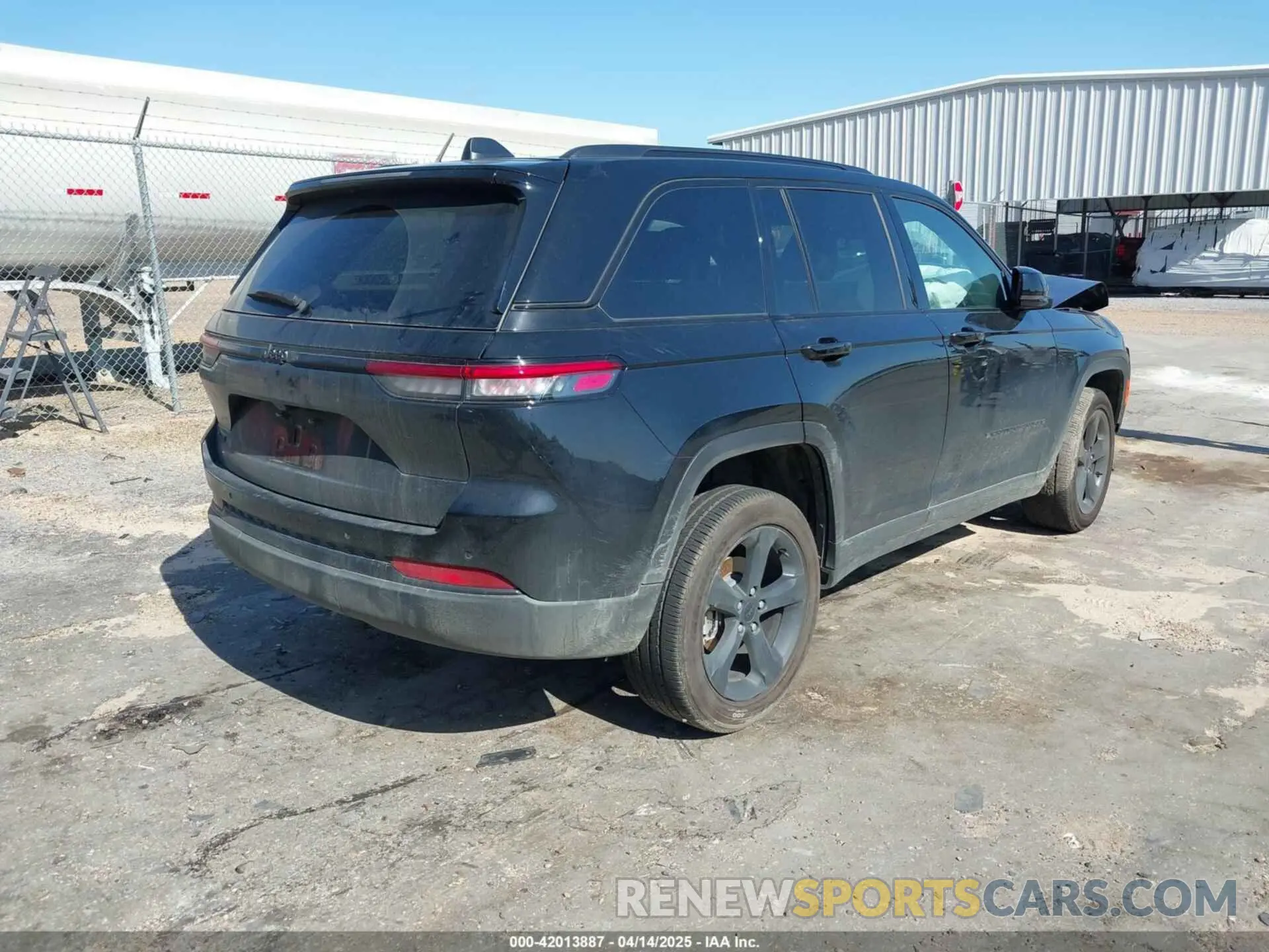 4 Photograph of a damaged car 1C4RJHAG6RC235920 JEEP GRAND CHEROKEE 2024