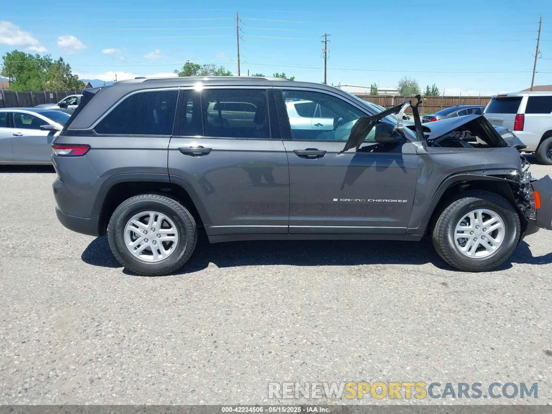 13 Photograph of a damaged car 1C4RJHAG9RC184669 JEEP GRAND CHEROKEE 2024