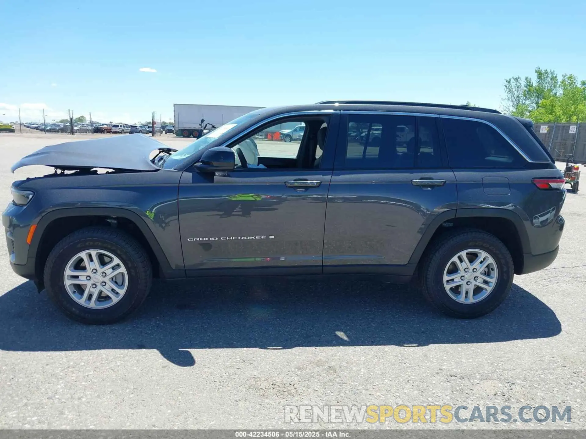 14 Photograph of a damaged car 1C4RJHAG9RC184669 JEEP GRAND CHEROKEE 2024