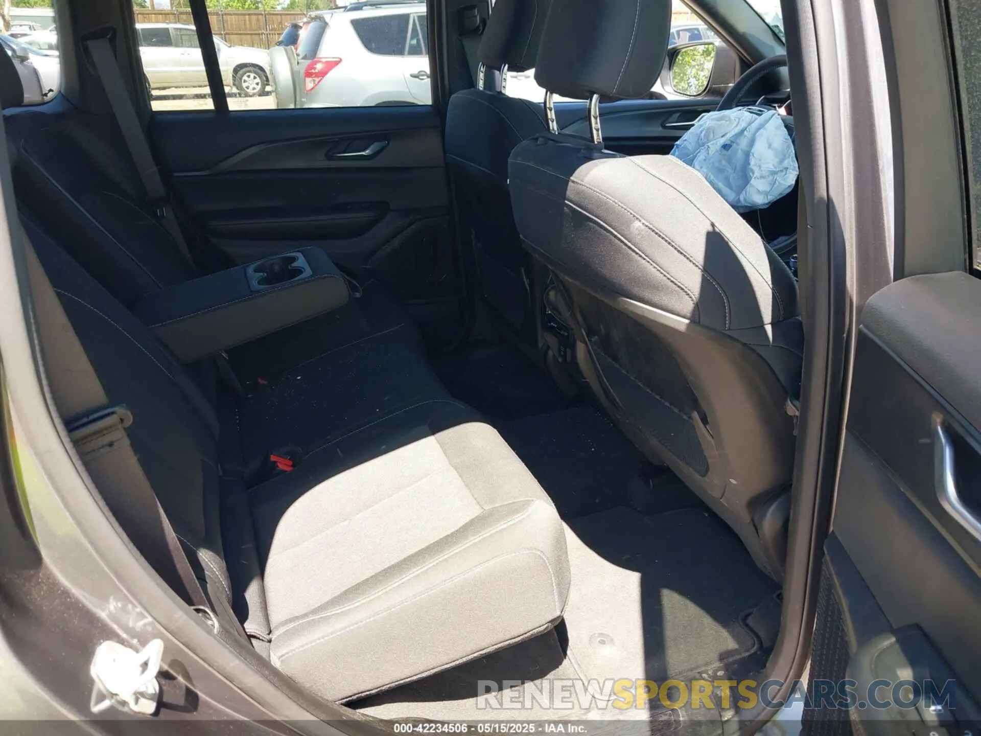 8 Photograph of a damaged car 1C4RJHAG9RC184669 JEEP GRAND CHEROKEE 2024